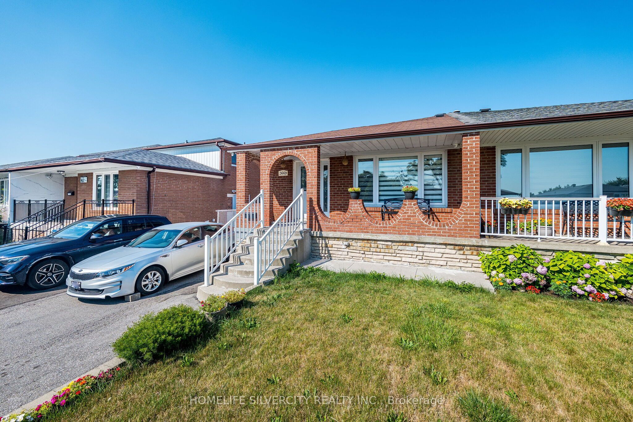 3669 Corliss Crescent, Mississauga, ON L4T 2Z2 photo 5