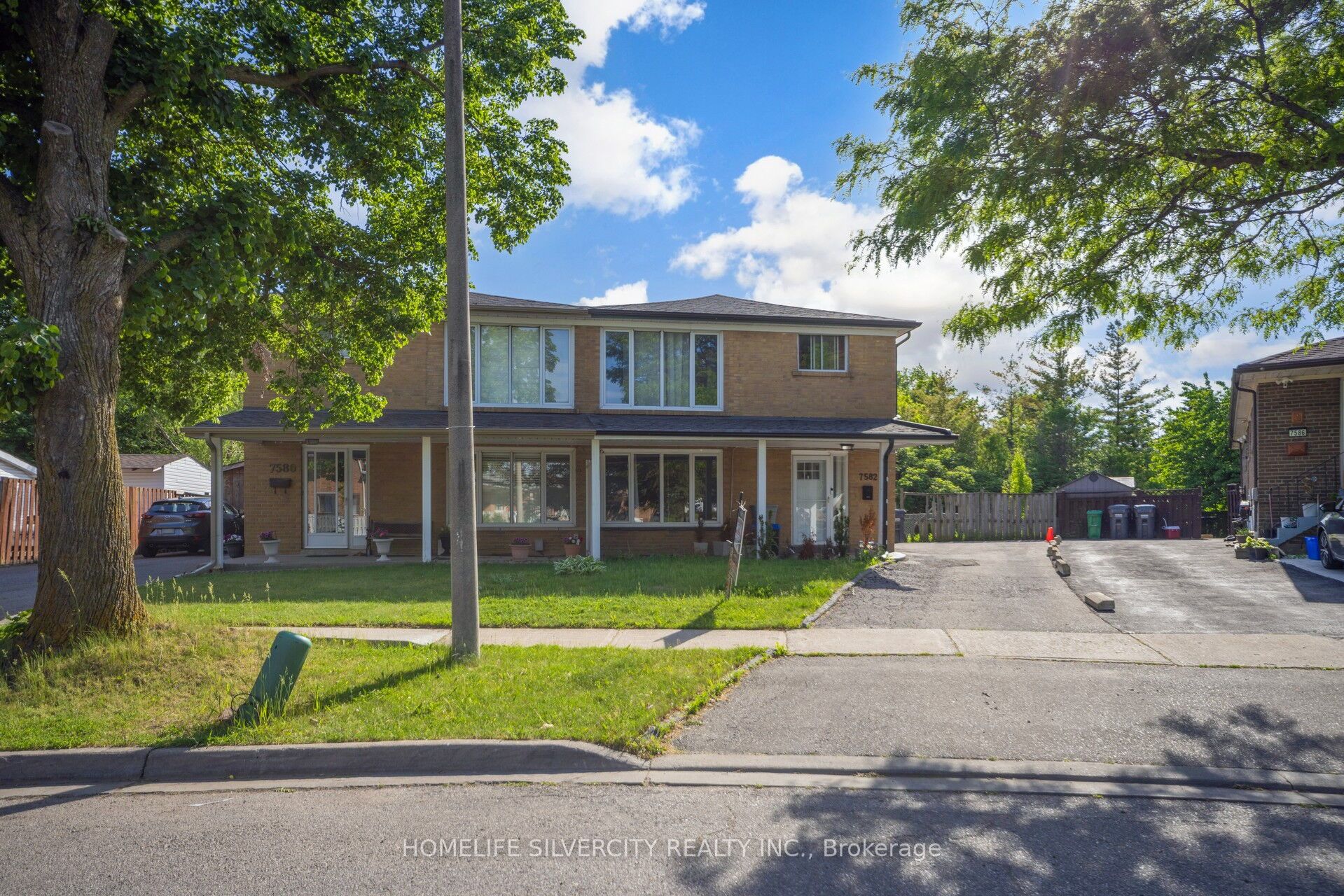 7582 Discus Crescent, Mississauga, ON L4T 2V3 photo 2
