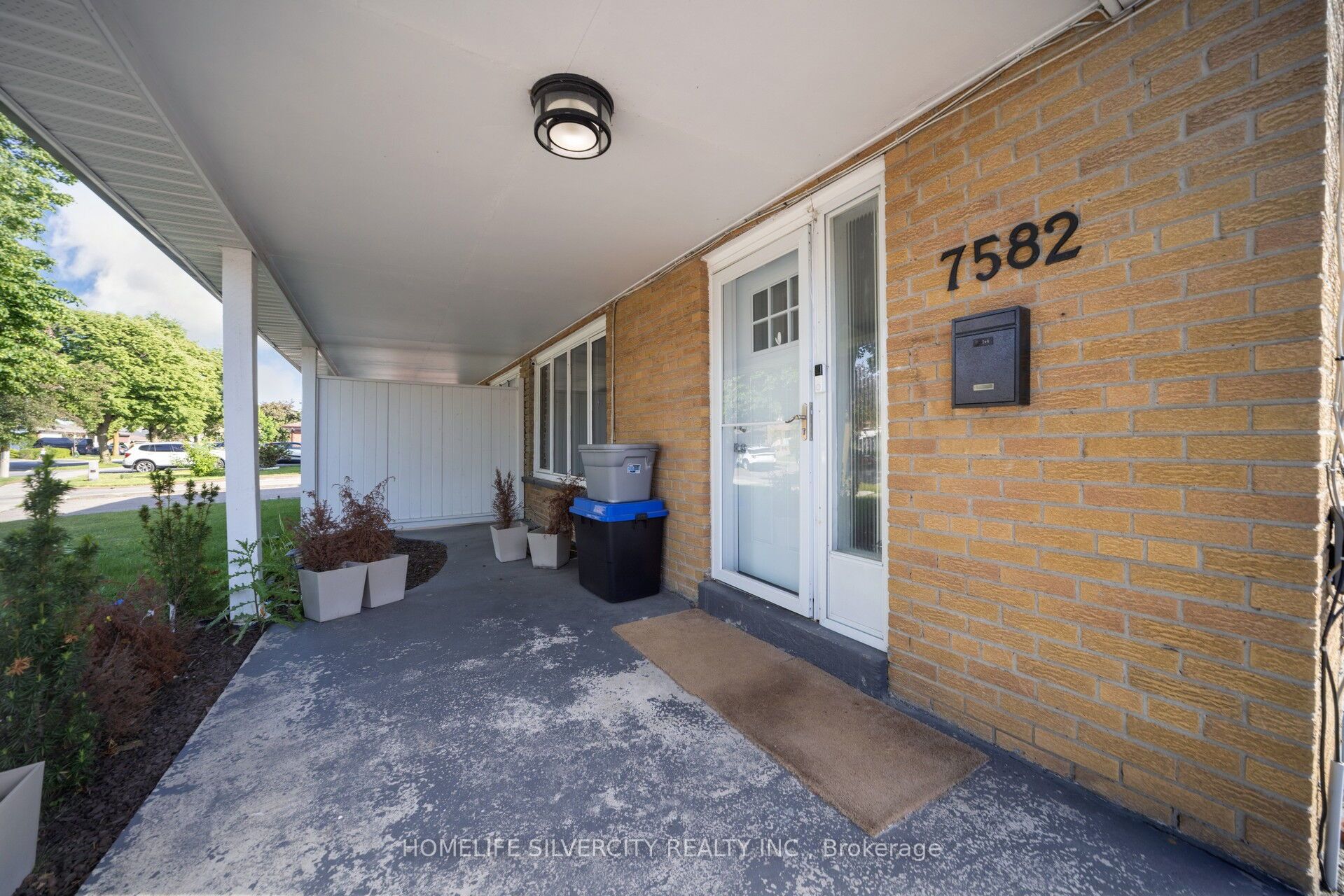 7582 Discus Crescent, Mississauga, ON L4T 2V3 photo 3