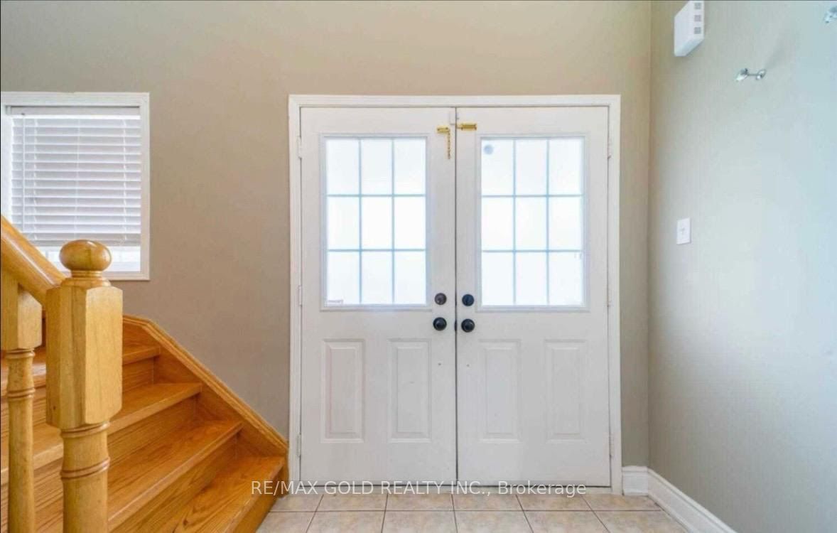 15 Sedgewick Circle, Brampton, ON L7A 2P7 photo 2