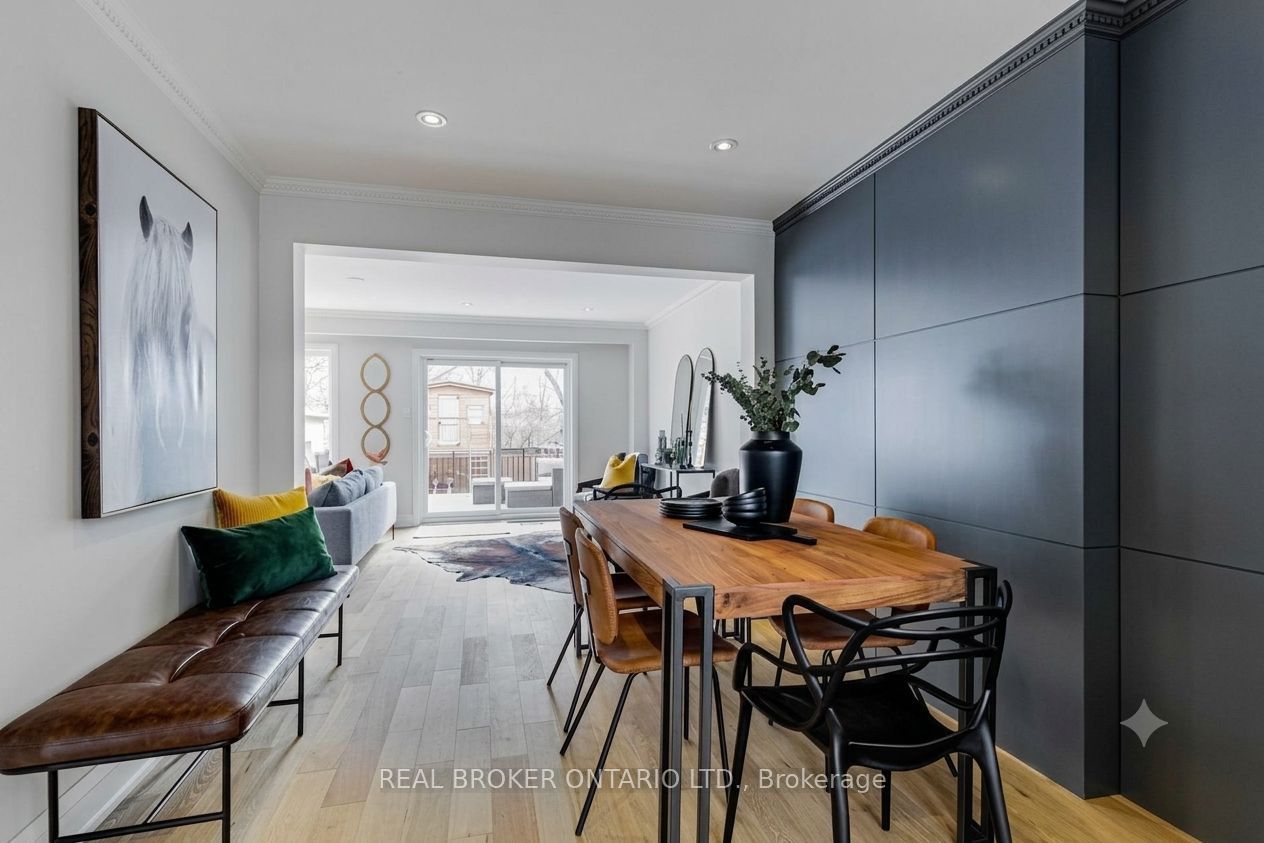 25 Newlin Crescent Upper, Toronto, ON M3L 1X5 photo 4