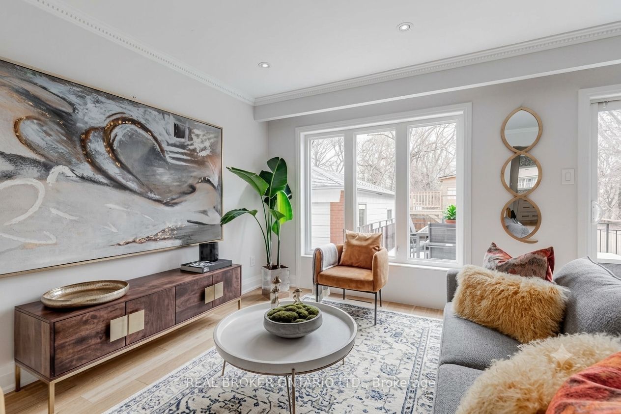 25 Newlin Crescent Upper, Toronto, ON M3L 1X5 photo 5
