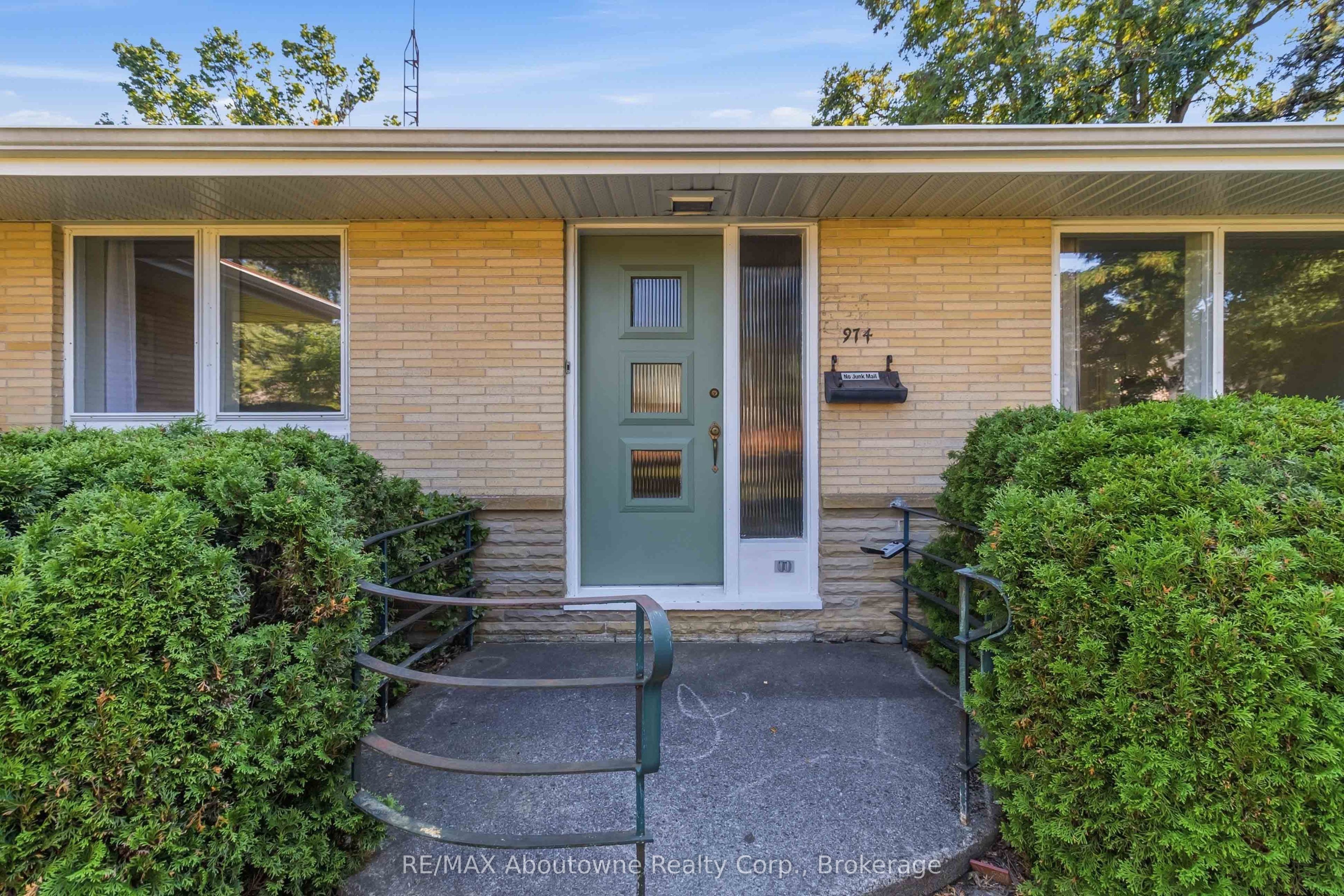 974 Unsworth Avenue, Burlington, ON L7T 1R4 photo 4
