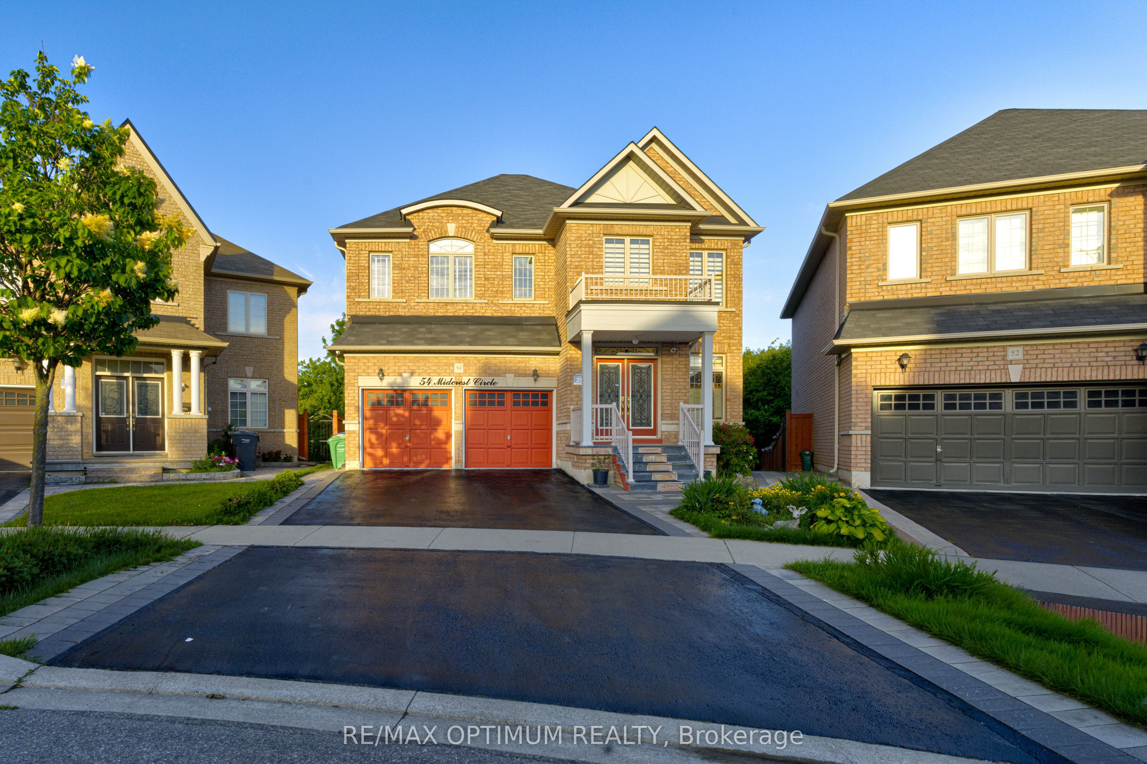 54 Midcrest Circle, Brampton, ON L6Y 0W5 photo 2