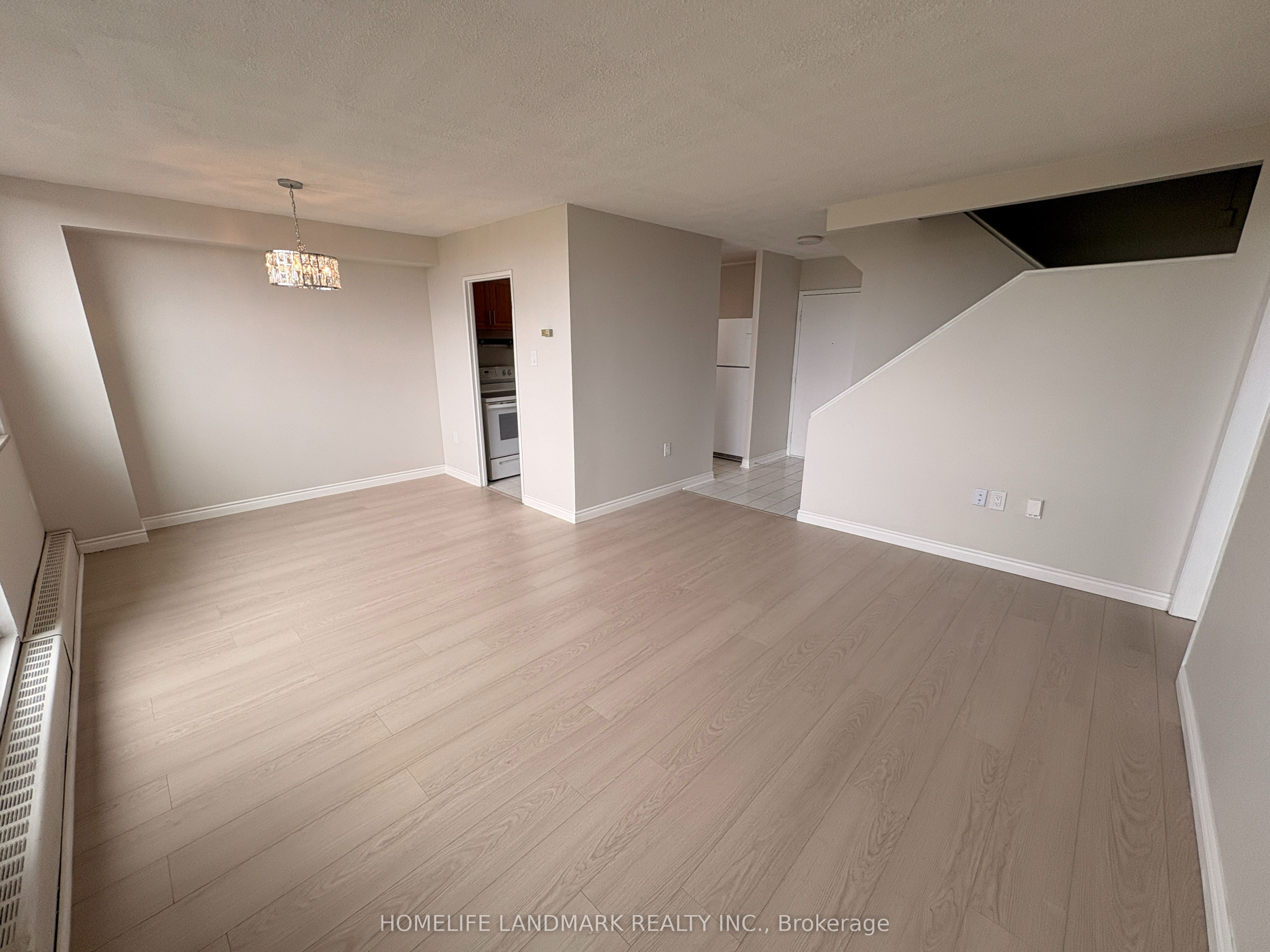 1050 Stainton Drive 327, Mississauga, ON L5C 2T7 photo 2