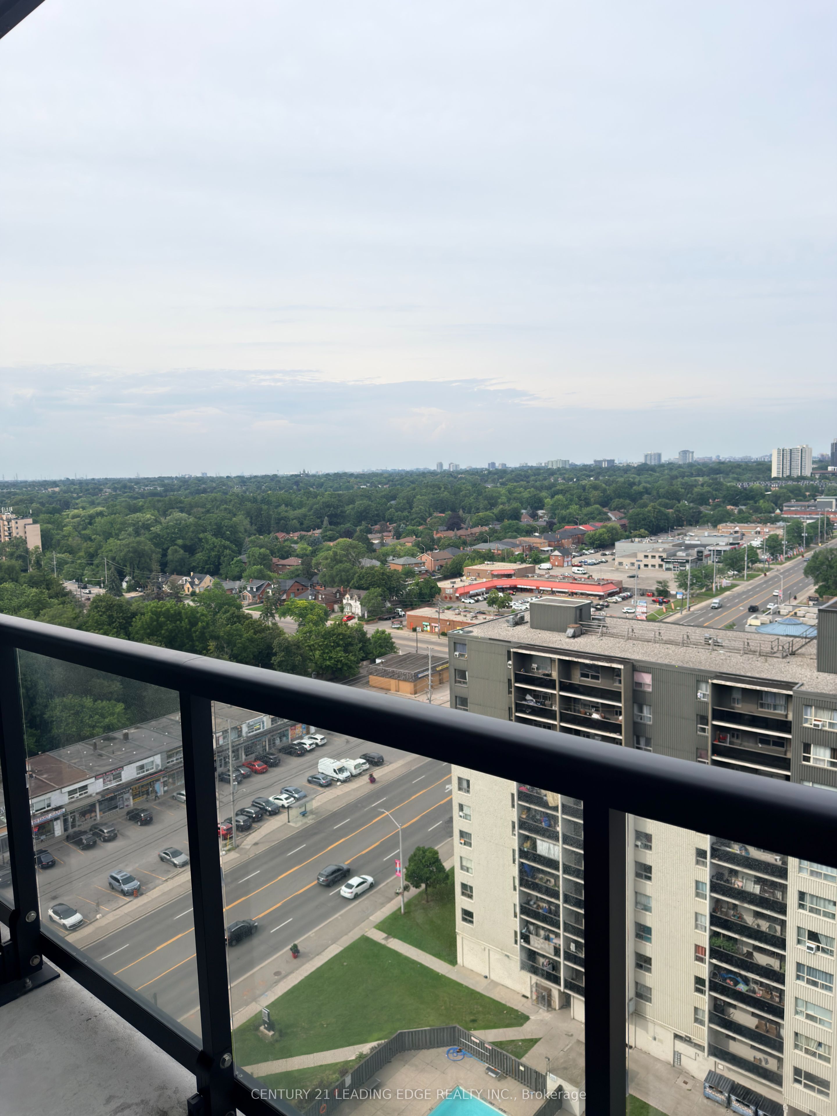 86 Dundas Street E 1610, Mississauga, ON L5A 1W4 photo 2