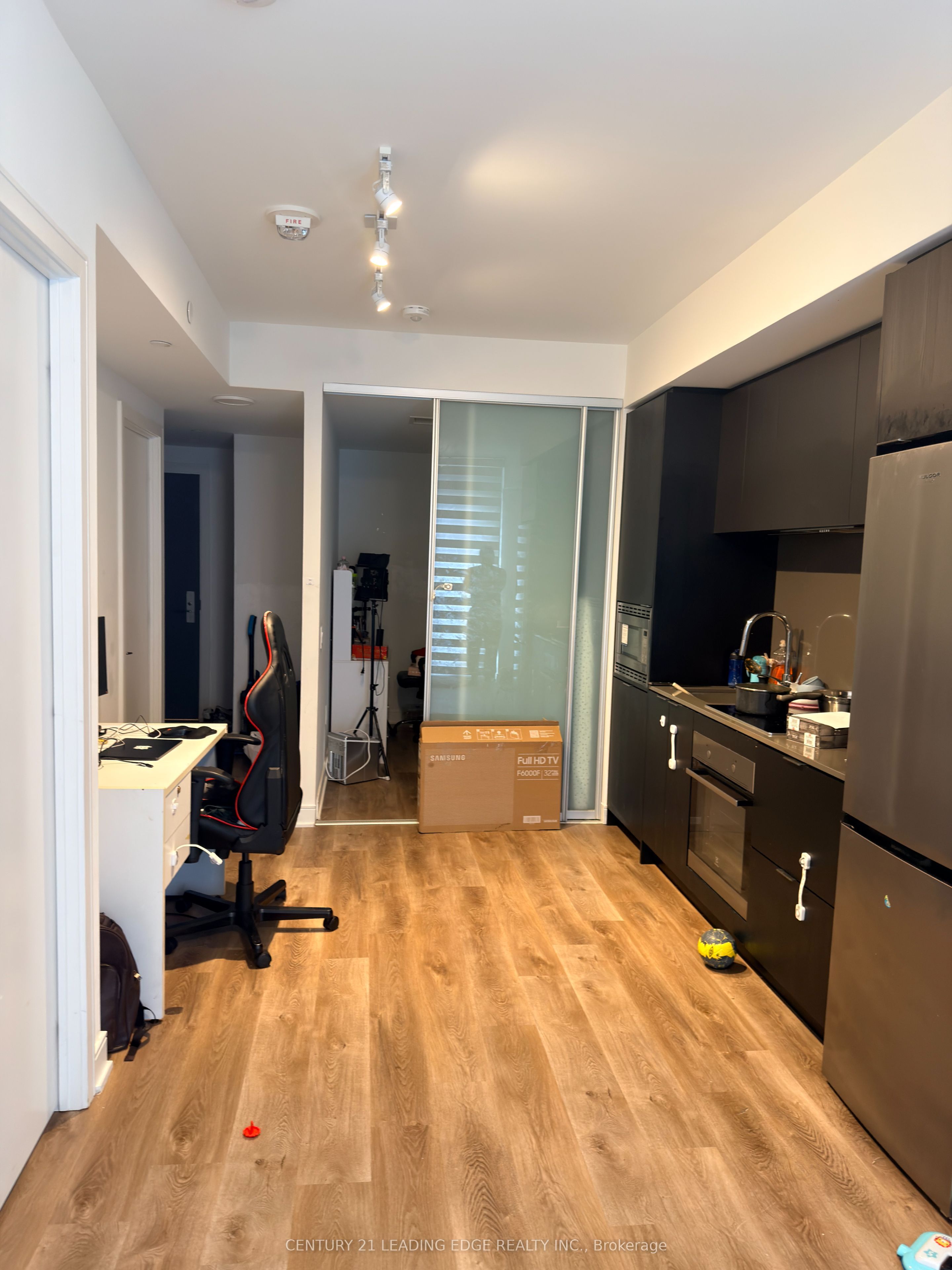 86 Dundas Street E 1610, Mississauga, ON L5A 1W4 photo 5