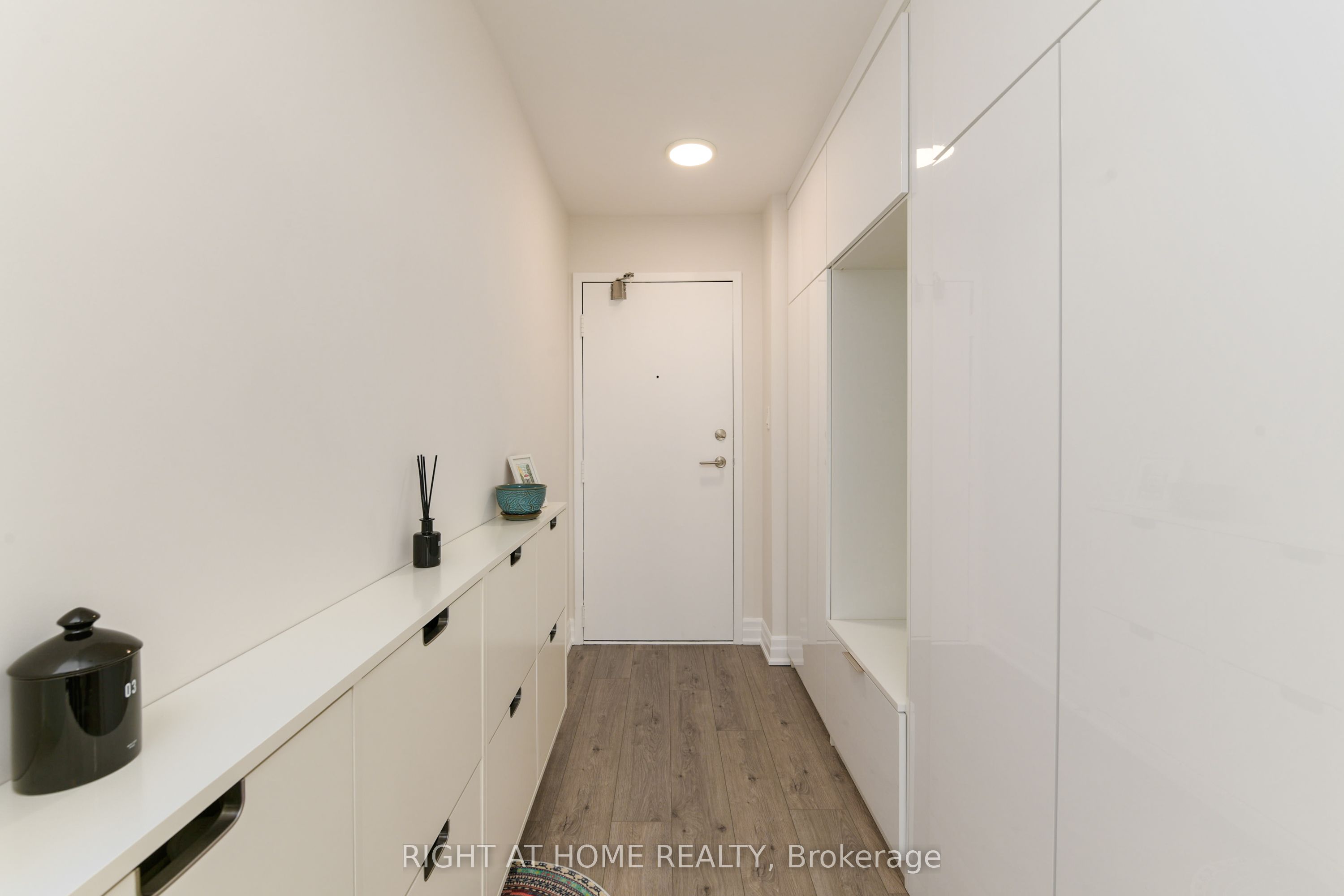 24 Southport Street 853, Toronto, ON M6S 4Z1 photo 3