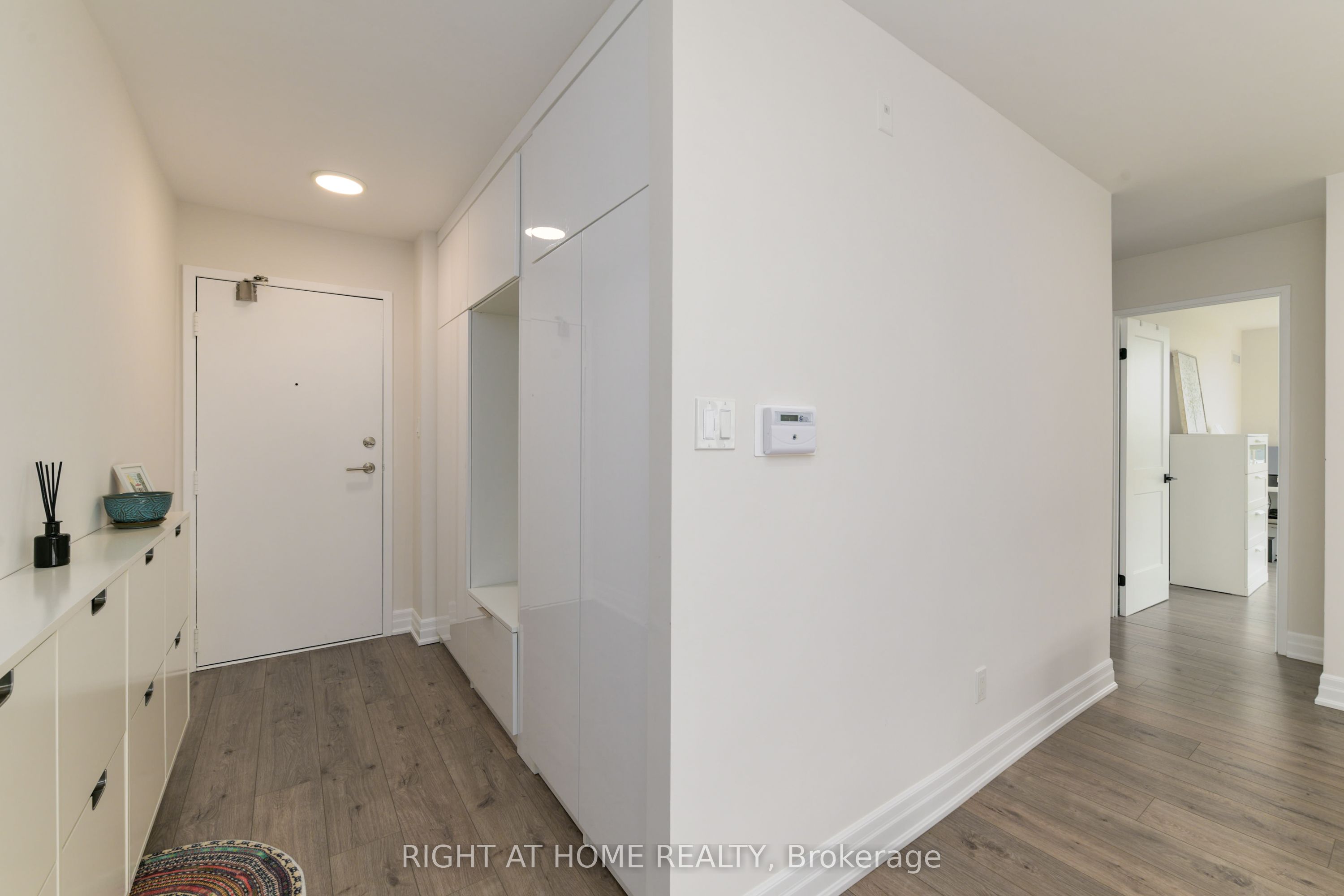 24 Southport Street 853, Toronto, ON M6S 4Z1 photo 4