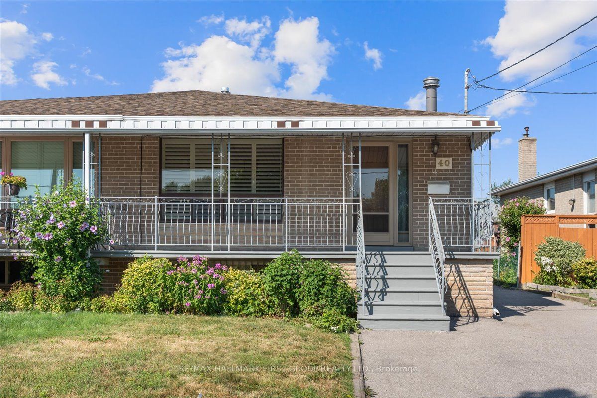 40 Cherrylawn Avenue, Toronto, ON M9L 2B4