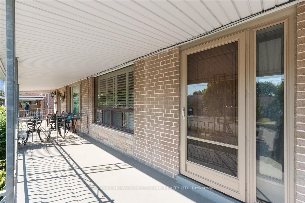 40 Cherrylawn Avenue, Toronto, ON M9L 2B4 photo 3