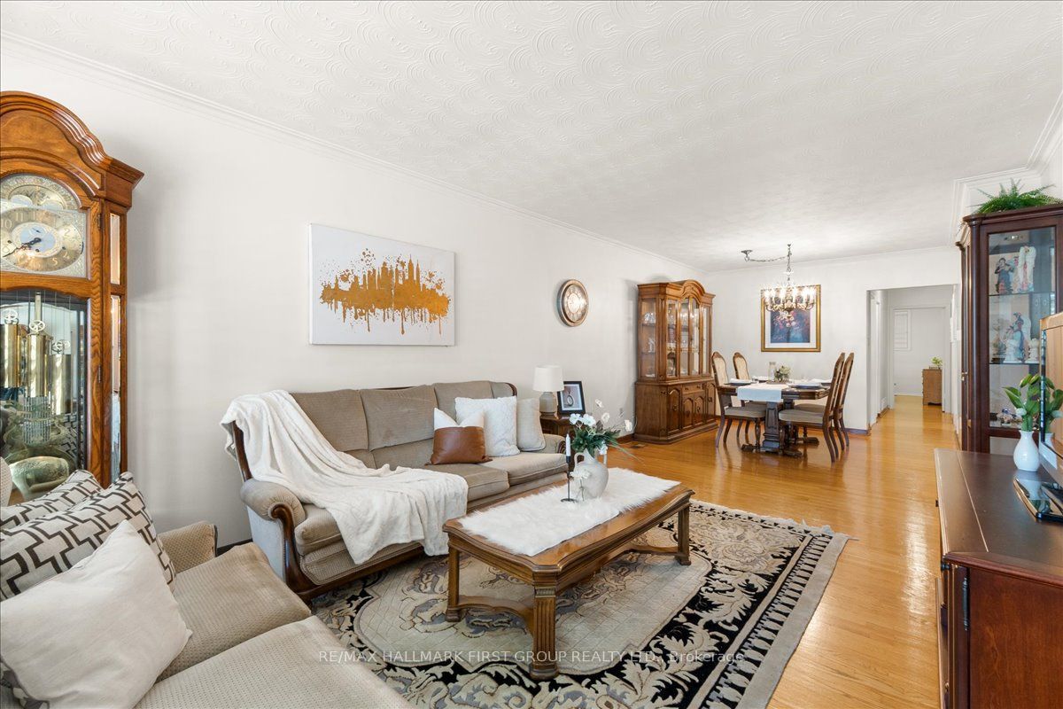 40 Cherrylawn Avenue, Toronto, ON M9L 2B4 photo 5
