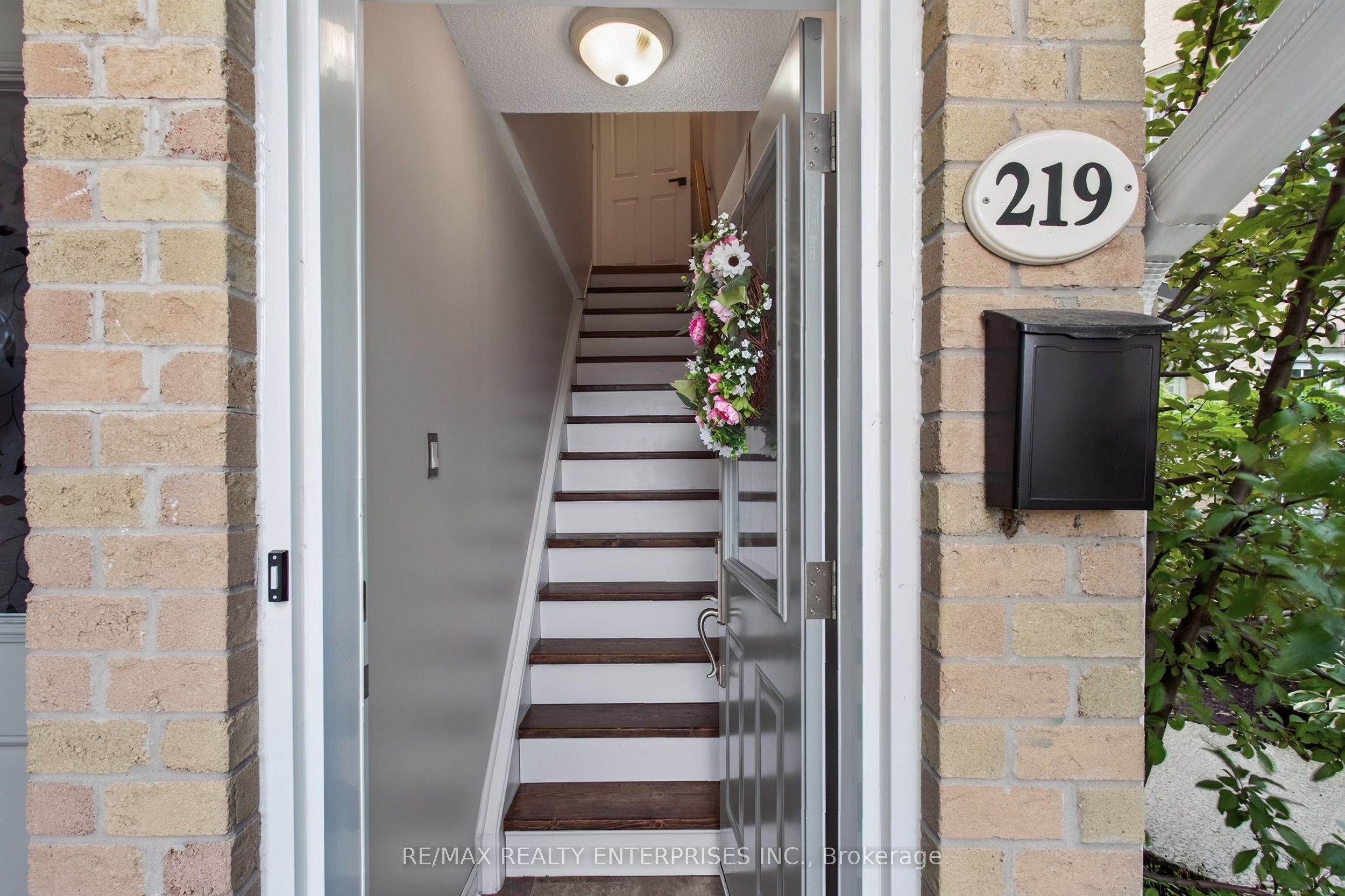 2110 Cleaver Avenue 219, Burlington, ON L7M 3Z4 photo 4