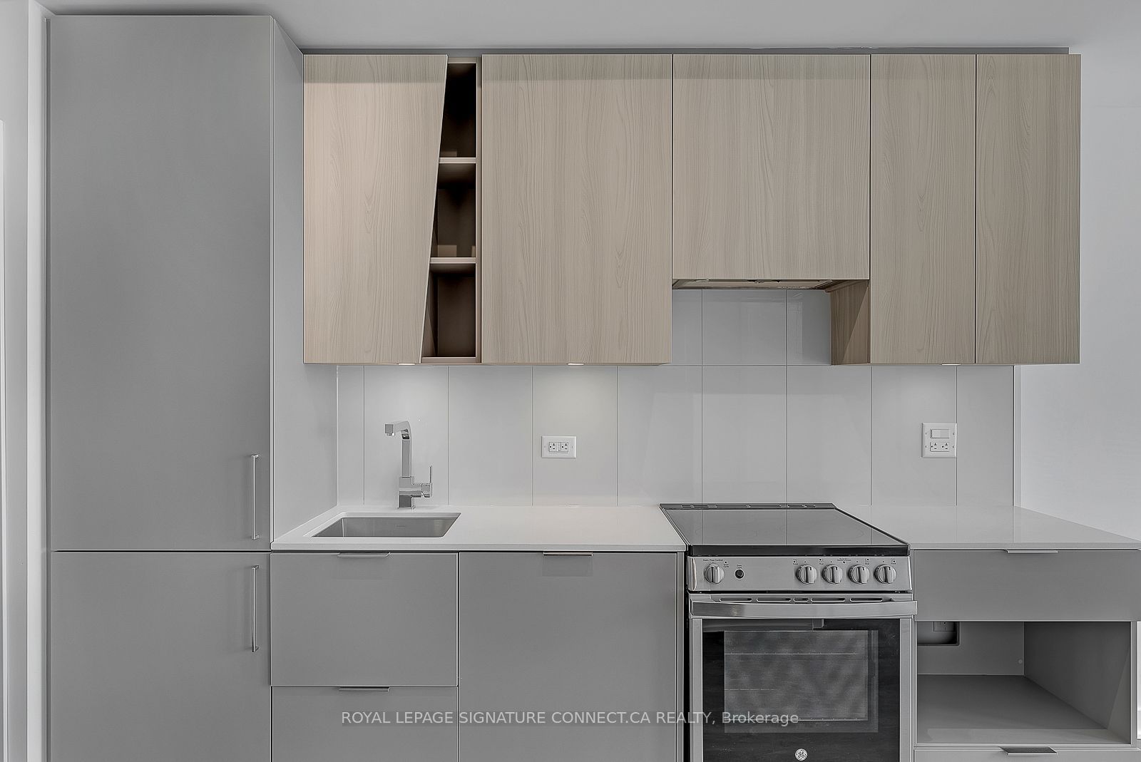 3900 Confederation Parkway 4911, Mississauga, ON L5B 0M3 photo 3