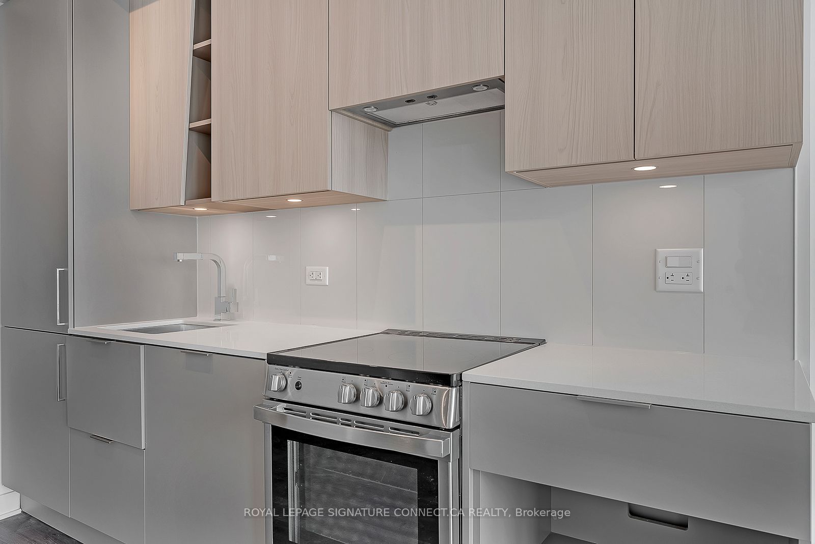 3900 Confederation Parkway 4911, Mississauga, ON L5B 0M3 photo 4