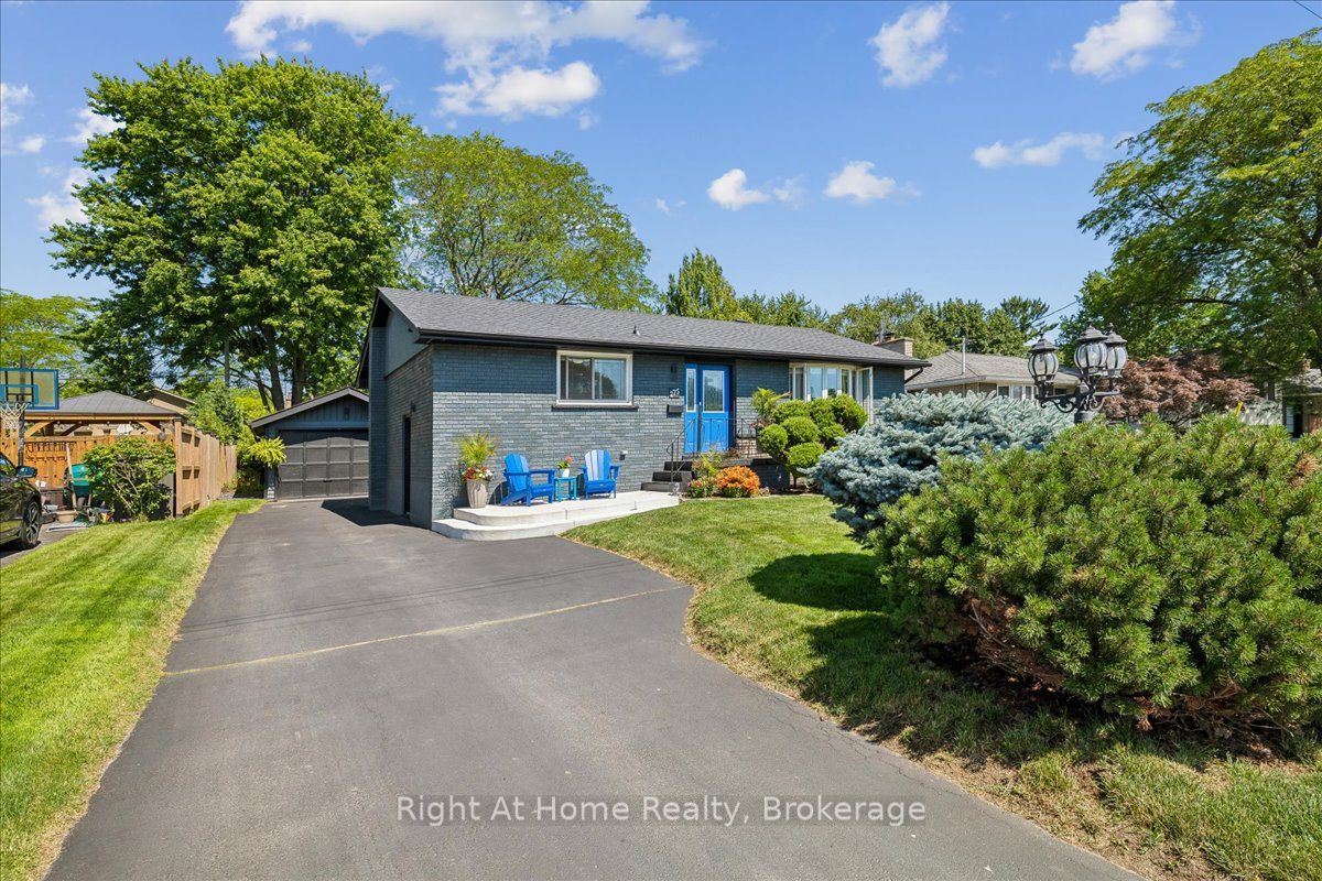 275 Kent Crescent, Burlington, ON L7L 4T2
