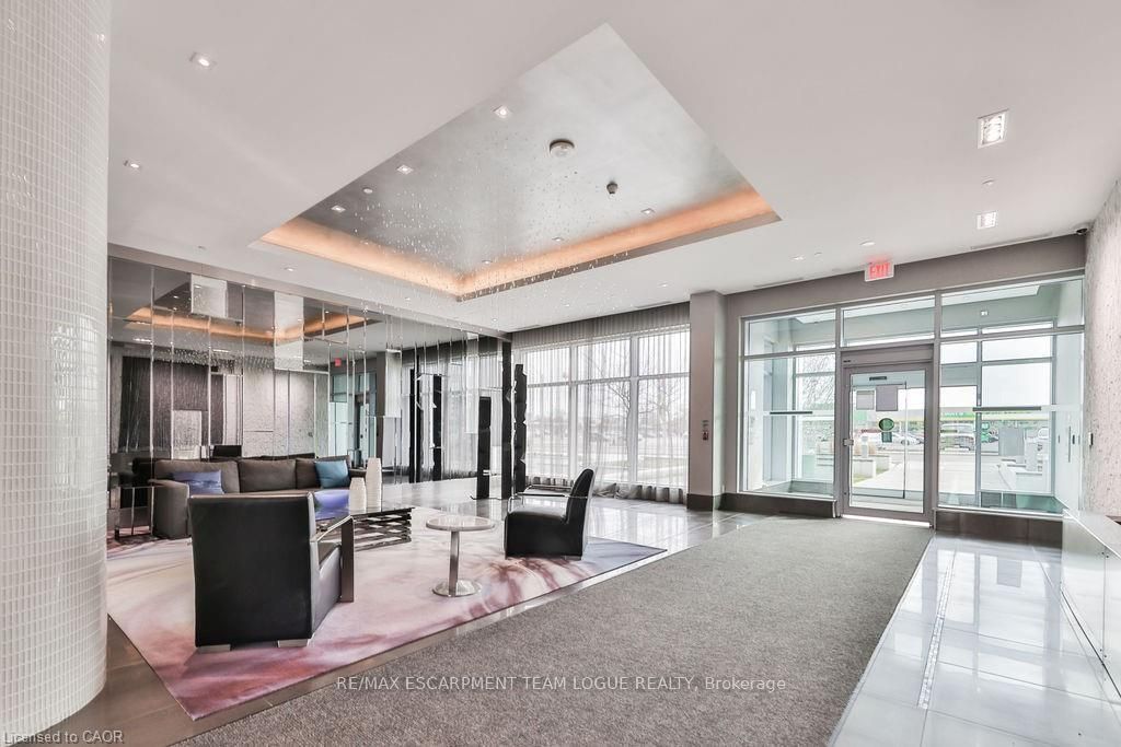 65 Speers Road 218, Oakville, ON L6K 0J1 photo 5
