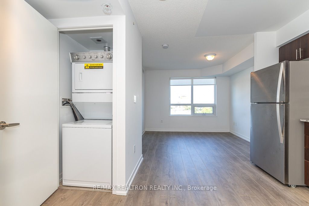 1420 Dupont Street 811, Toronto, ON M6H 0B6 photo 4