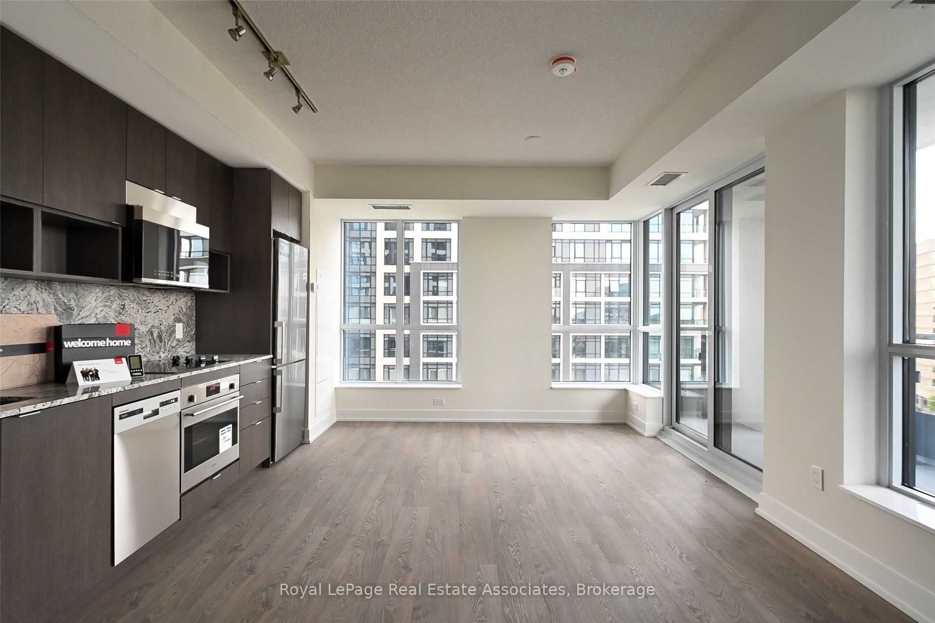 9 Mabelle Avenue 922, Toronto, ON M9A 0E1 photo 2