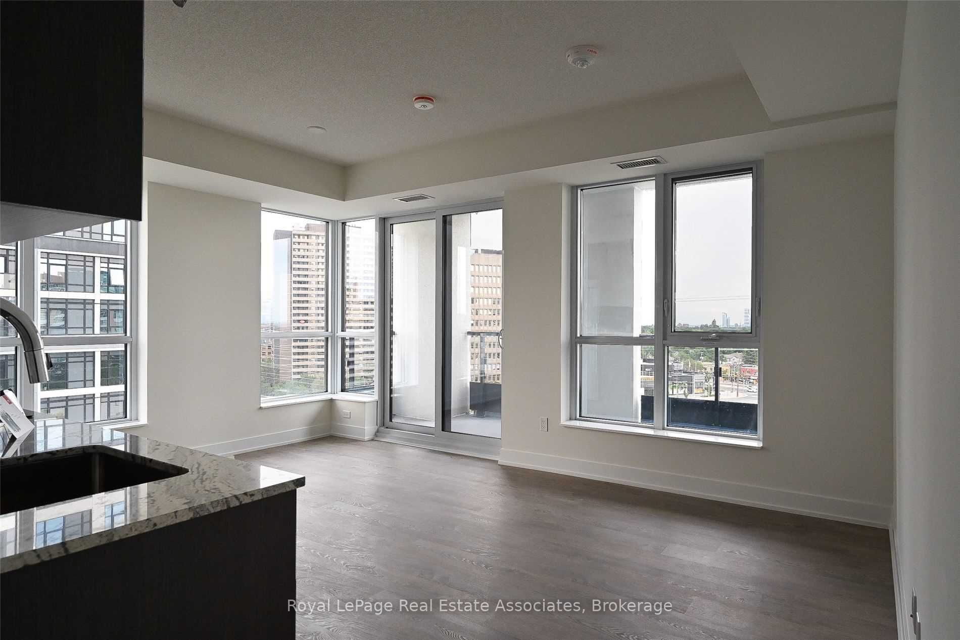 9 Mabelle Avenue 922, Toronto, ON M9A 0E1 photo 3