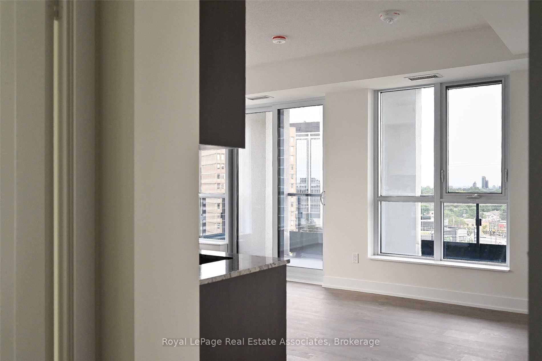 9 Mabelle Avenue 922, Toronto, ON M9A 0E1 photo 4