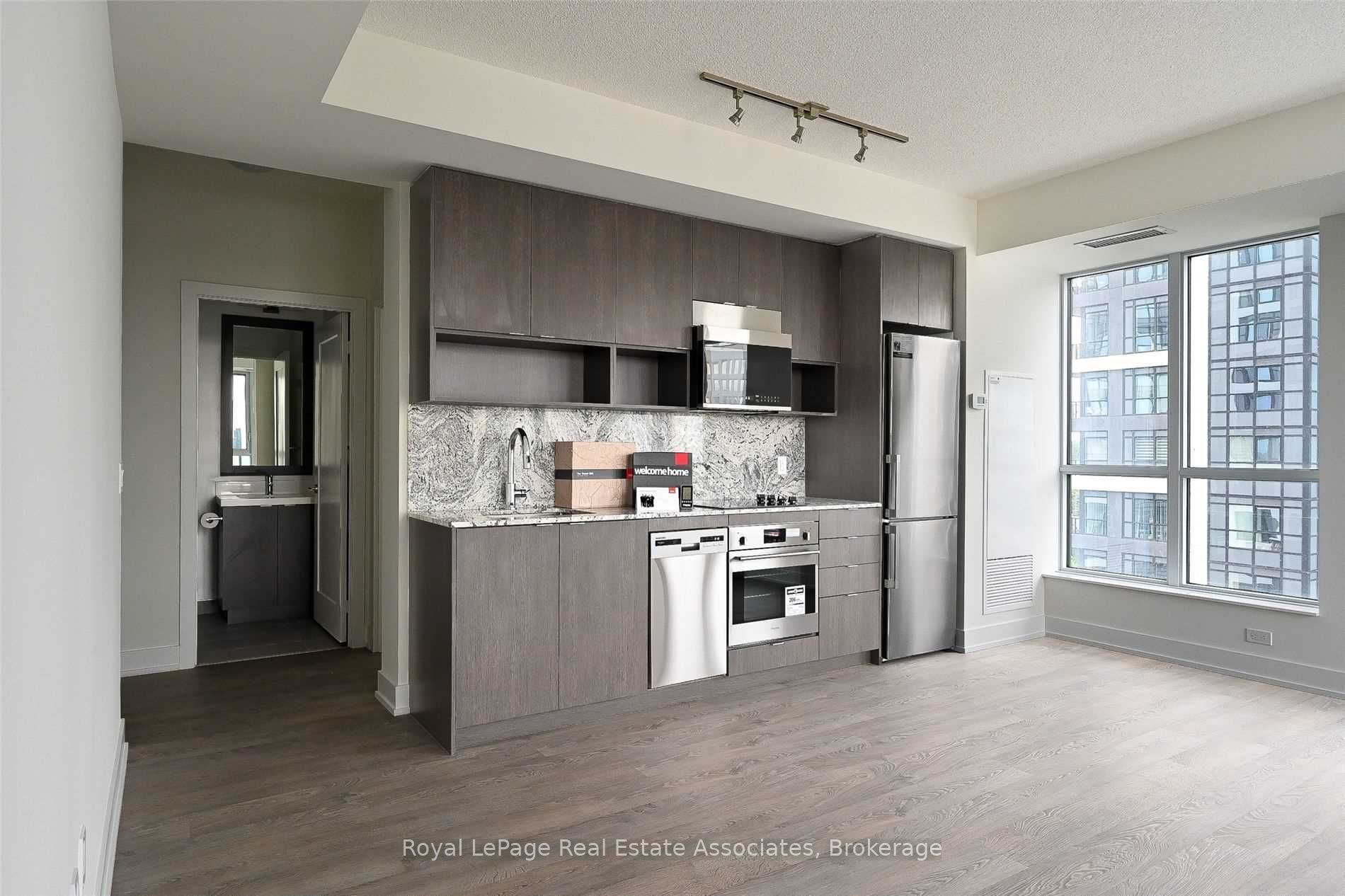 9 Mabelle Avenue 922, Toronto, ON M9A 0E1 photo 5