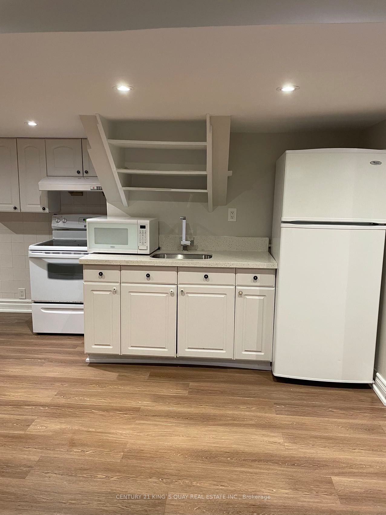 154 Sorauren Avenue Lower, Toronto, ON M6R 2E5 photo 5