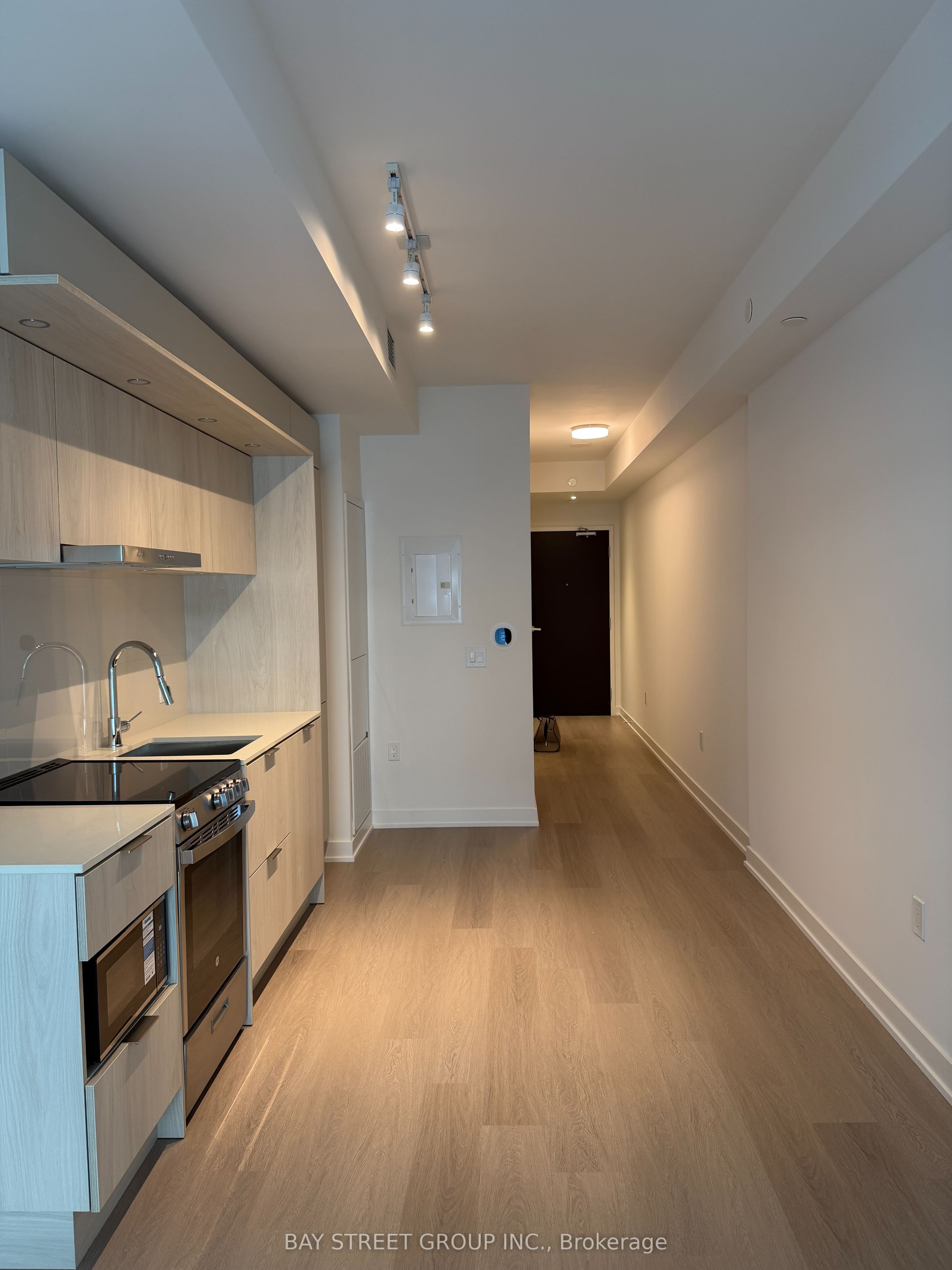 448 Burnhamthorpe Road W 426, Mississauga, ON L5B 0R4 photo 5