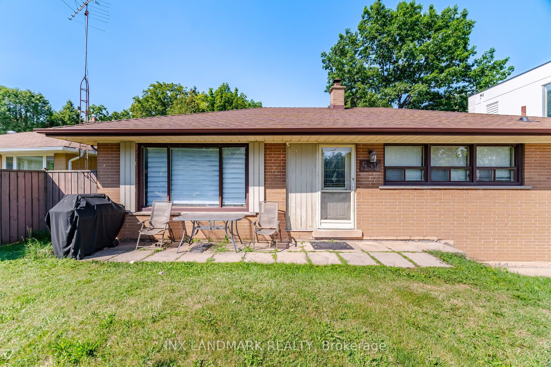 559 Wolsey Crescent, Oakville, ON L6L 4W3 photo 2