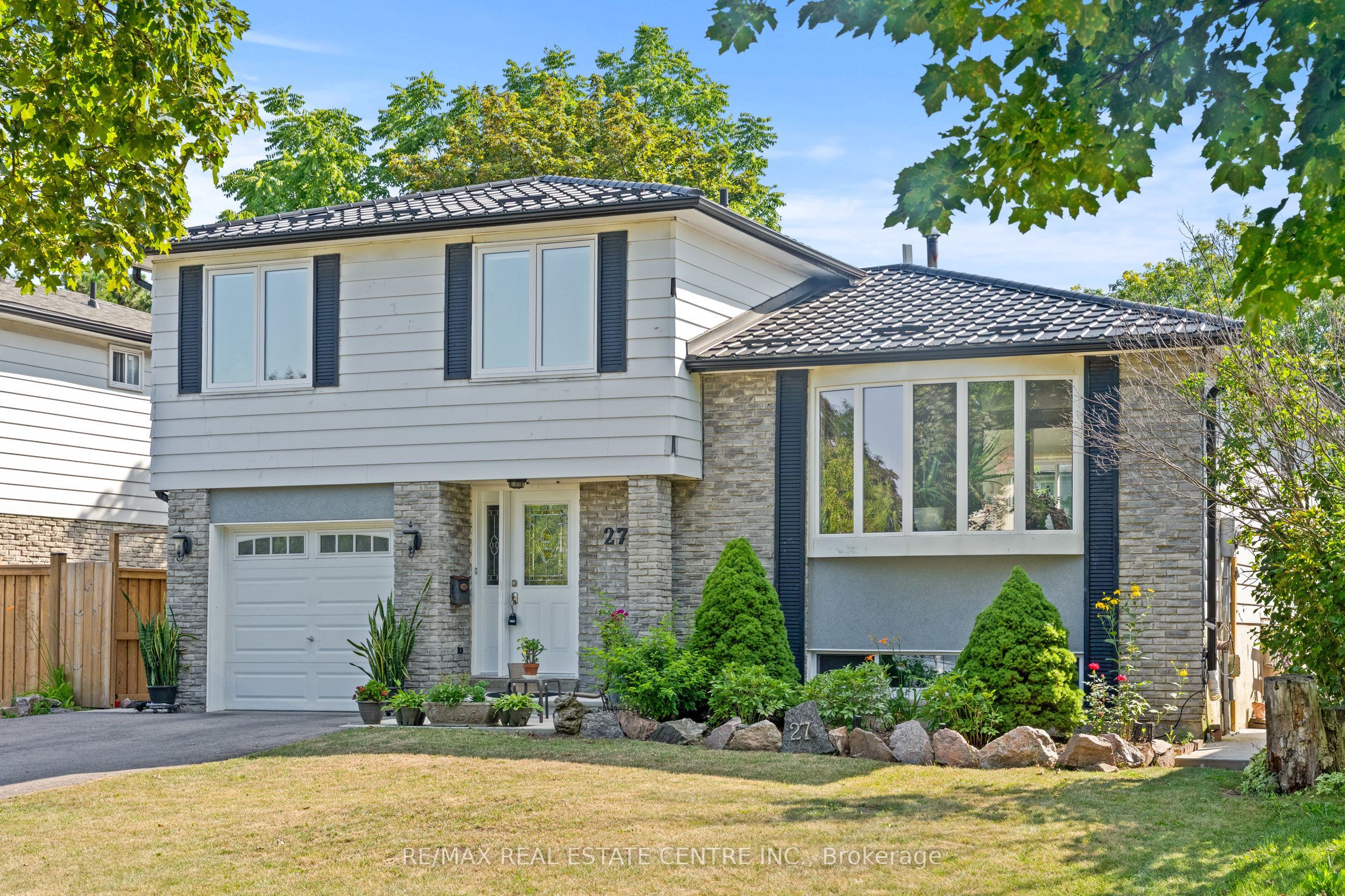 27 Jefferson Road, Brampton, ON L6S 2G6