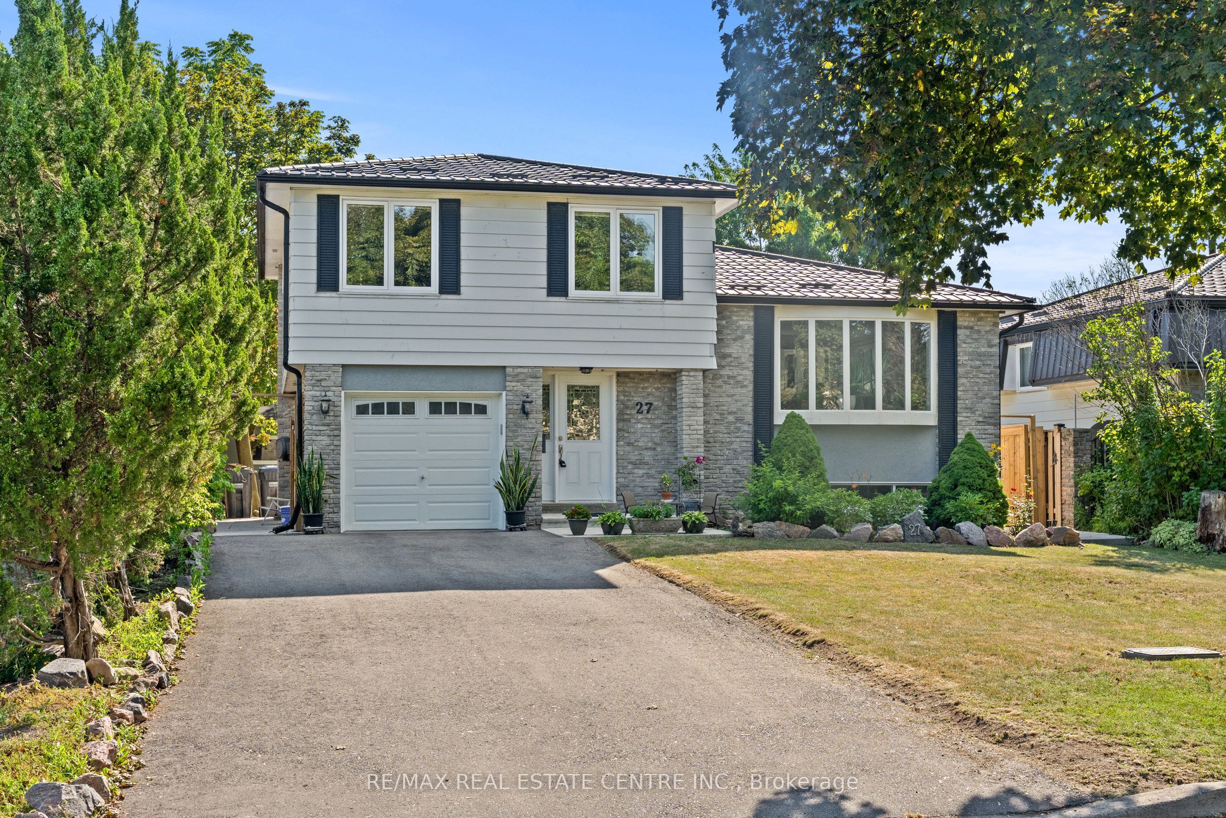 27 Jefferson Road, Brampton, ON L6S 2G6 photo 2
