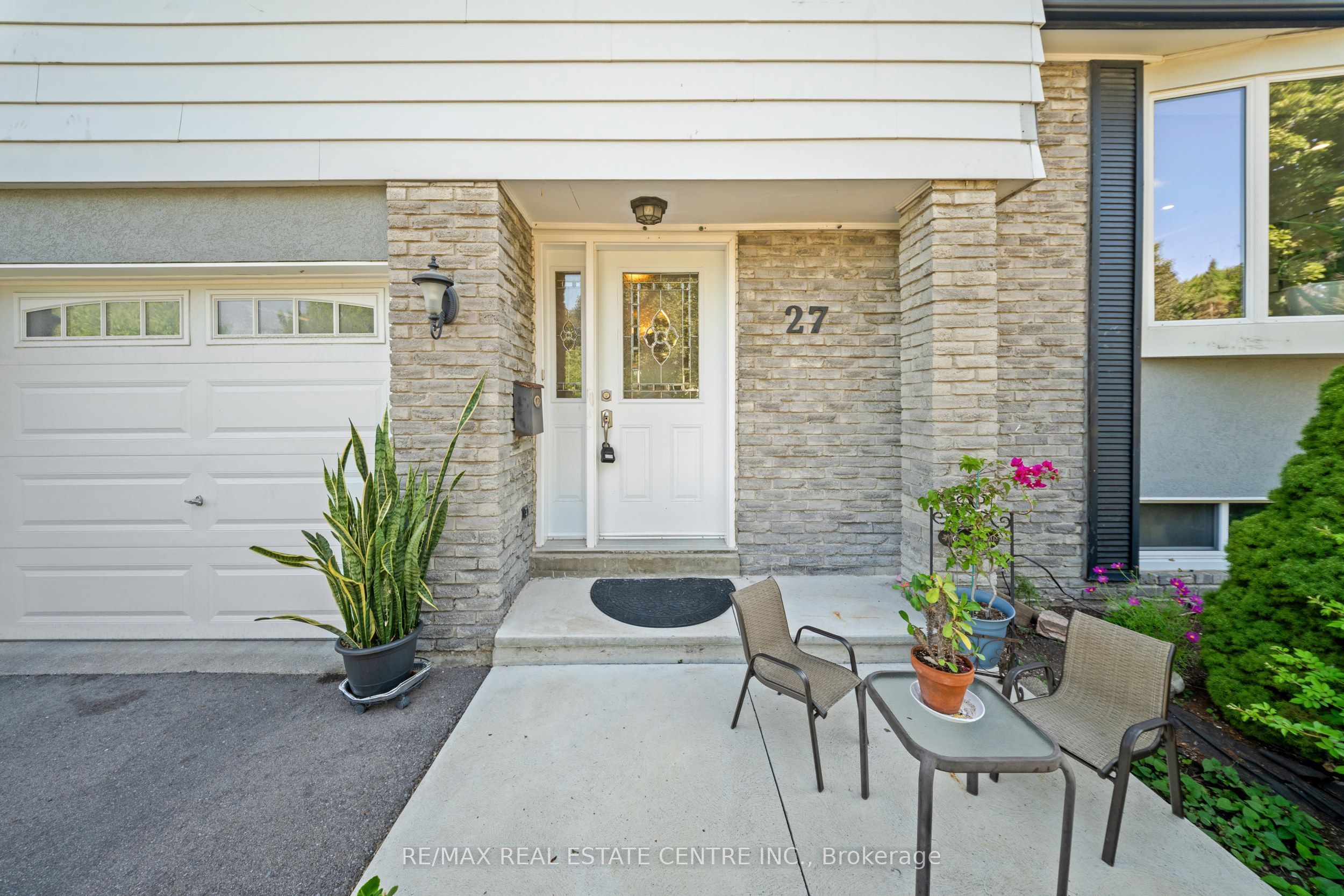 27 Jefferson Road, Brampton, ON L6S 2G6 photo 3