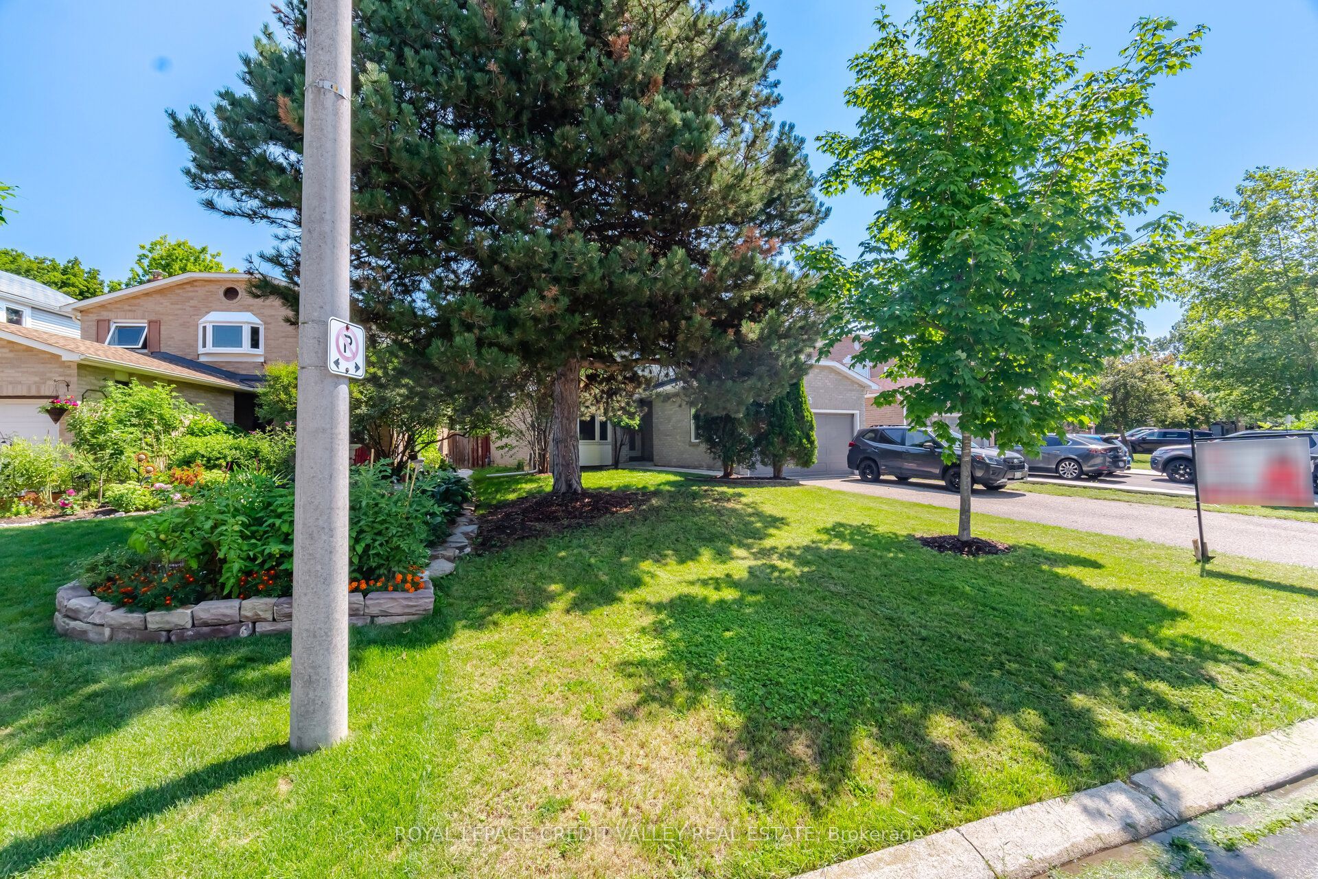 49 Sutter Avenue, Brampton, ON L6Z 1G6 photo 2