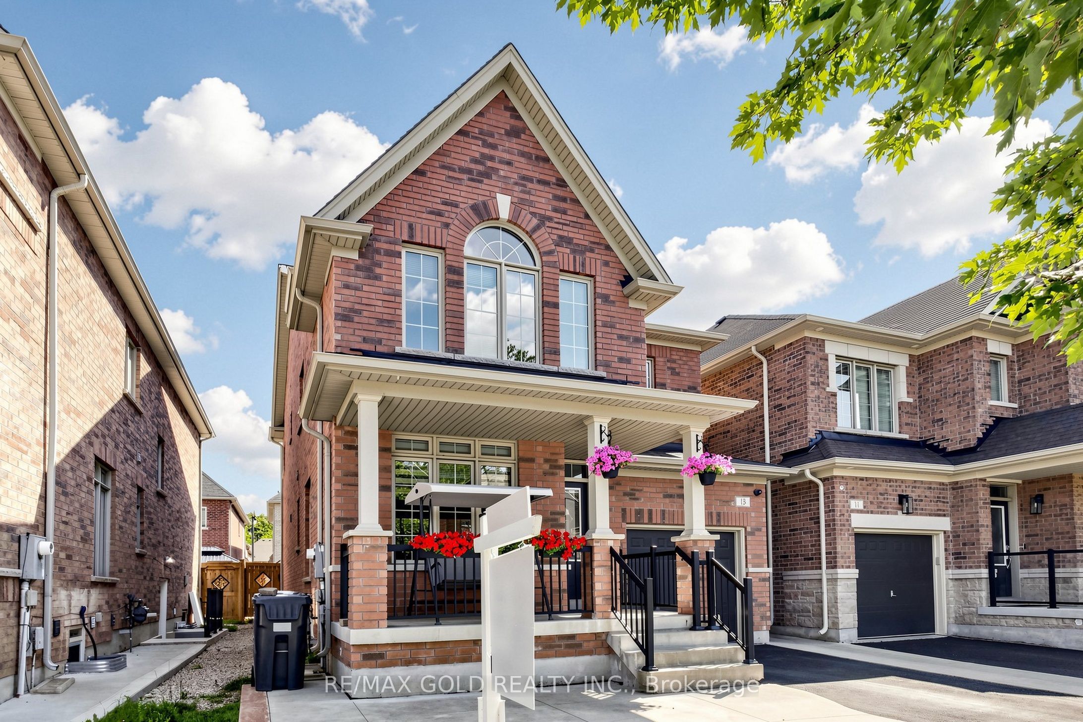 13 Fringetree Road, Brampton, ON L6R 3V8 photo 2