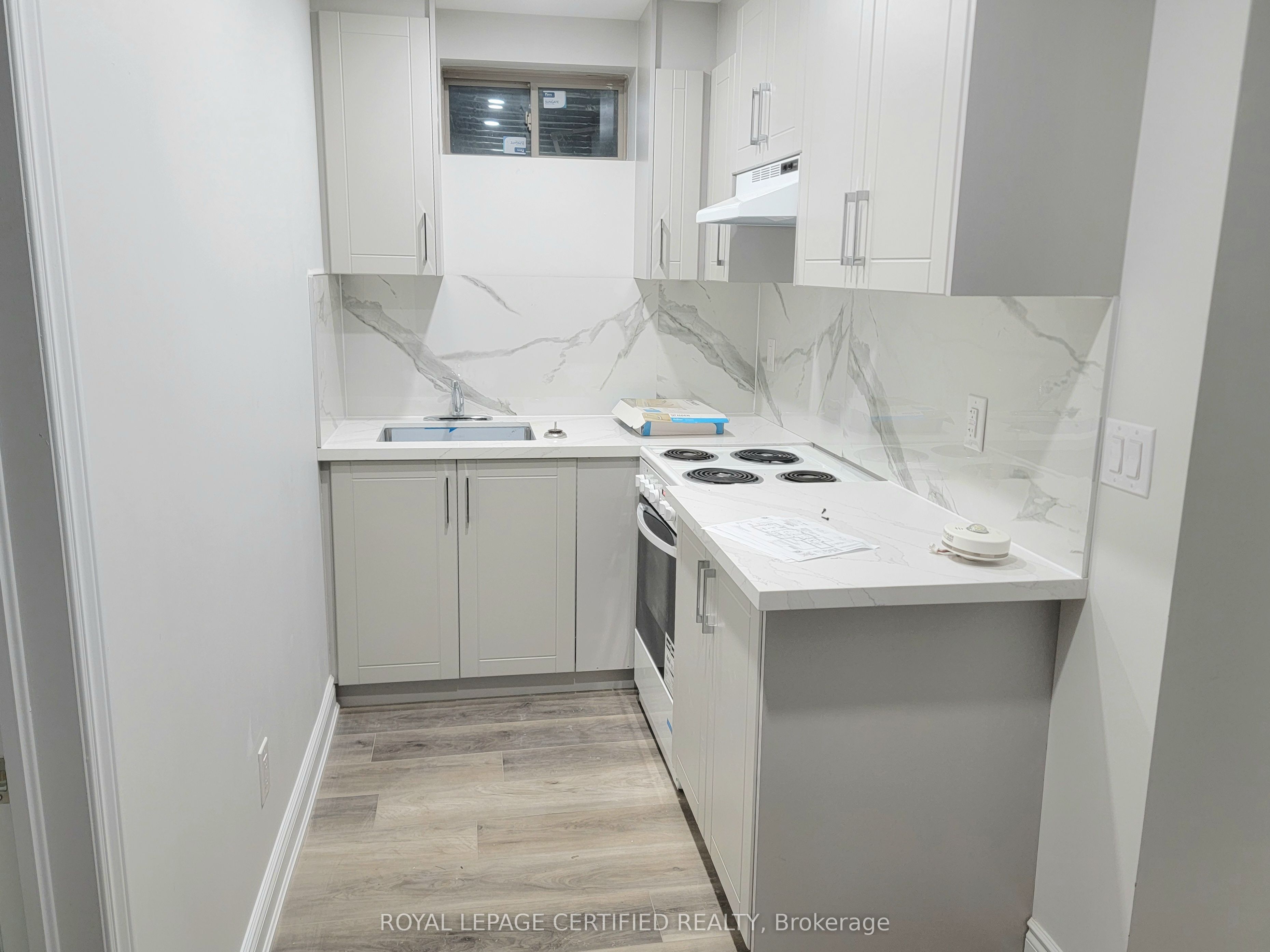 8 Labrish Road BSMT, Brampton, ON L7A 5C2 photo 3