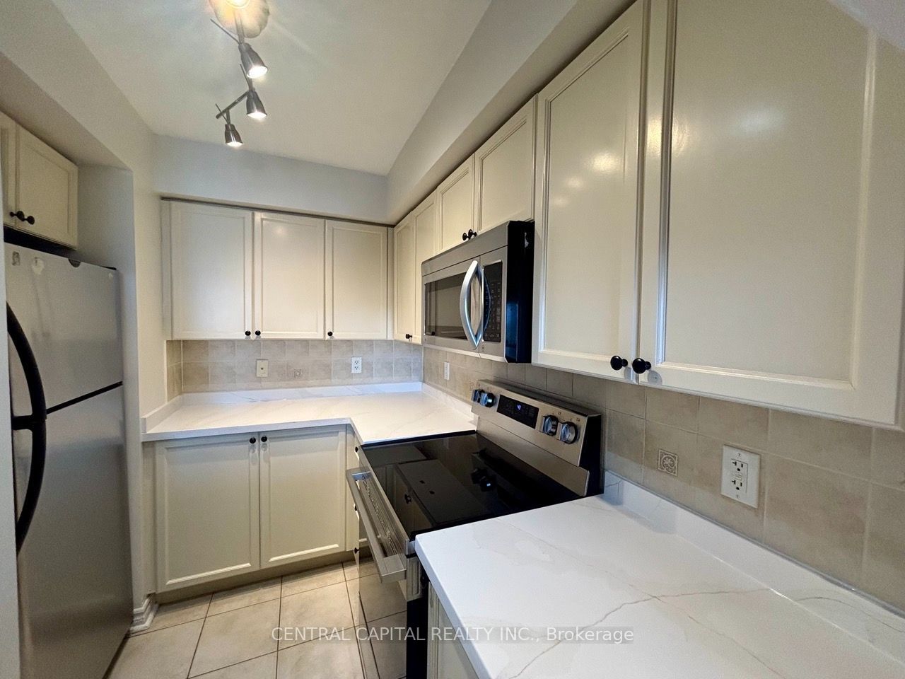4090 Living Arts Drive 2006, Mississauga, ON L5B 4M8 photo 2
