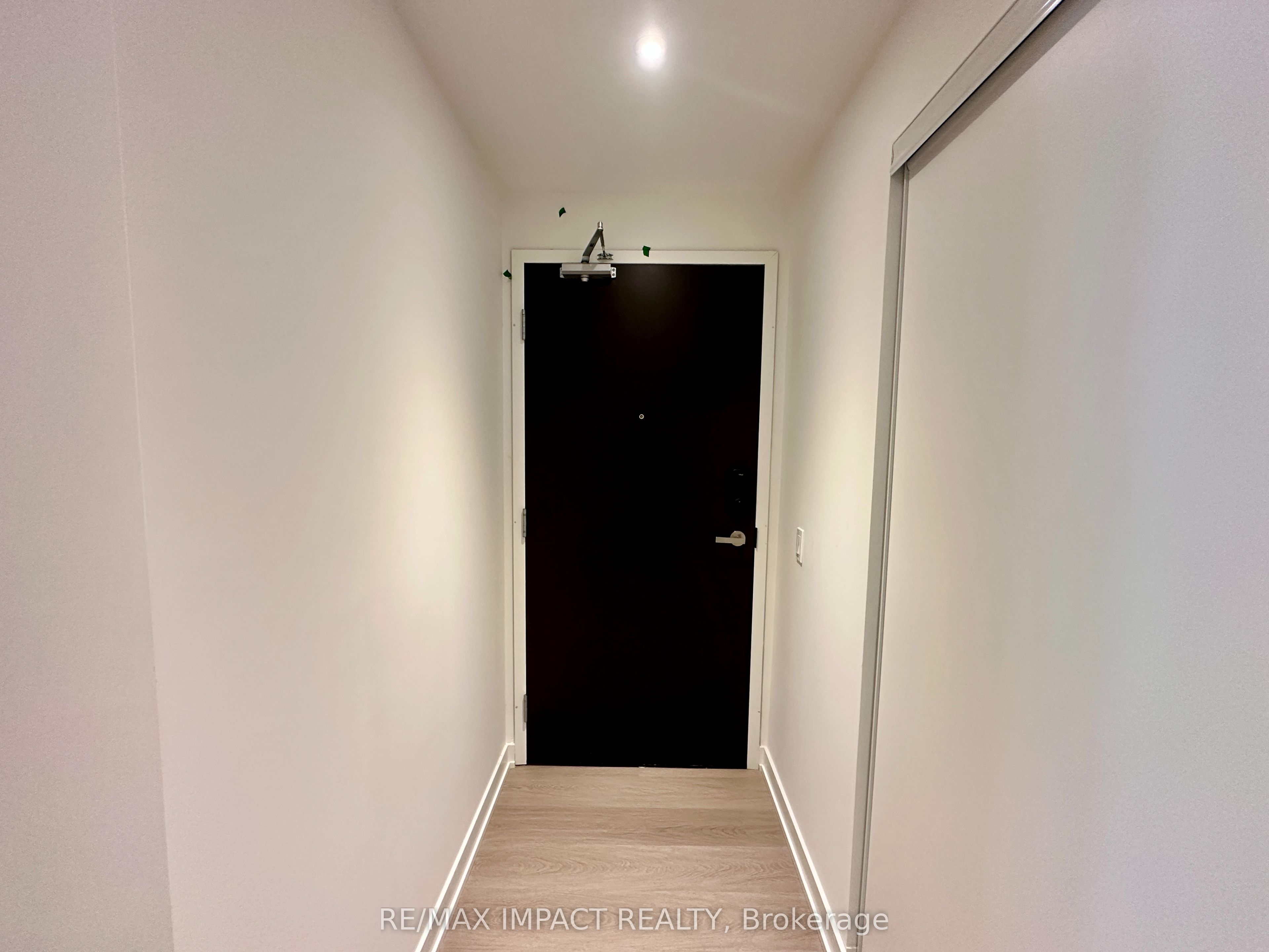 448 Burnhamthorpe Road W, Mississauga, ON L5B 0R4 photo 5