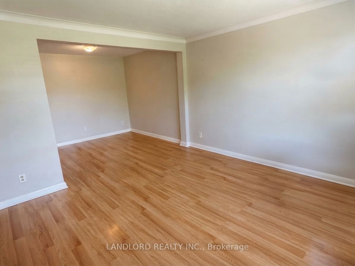 65 Fairfield Avenue A, Toronto, ON M8W 1R6 photo 2