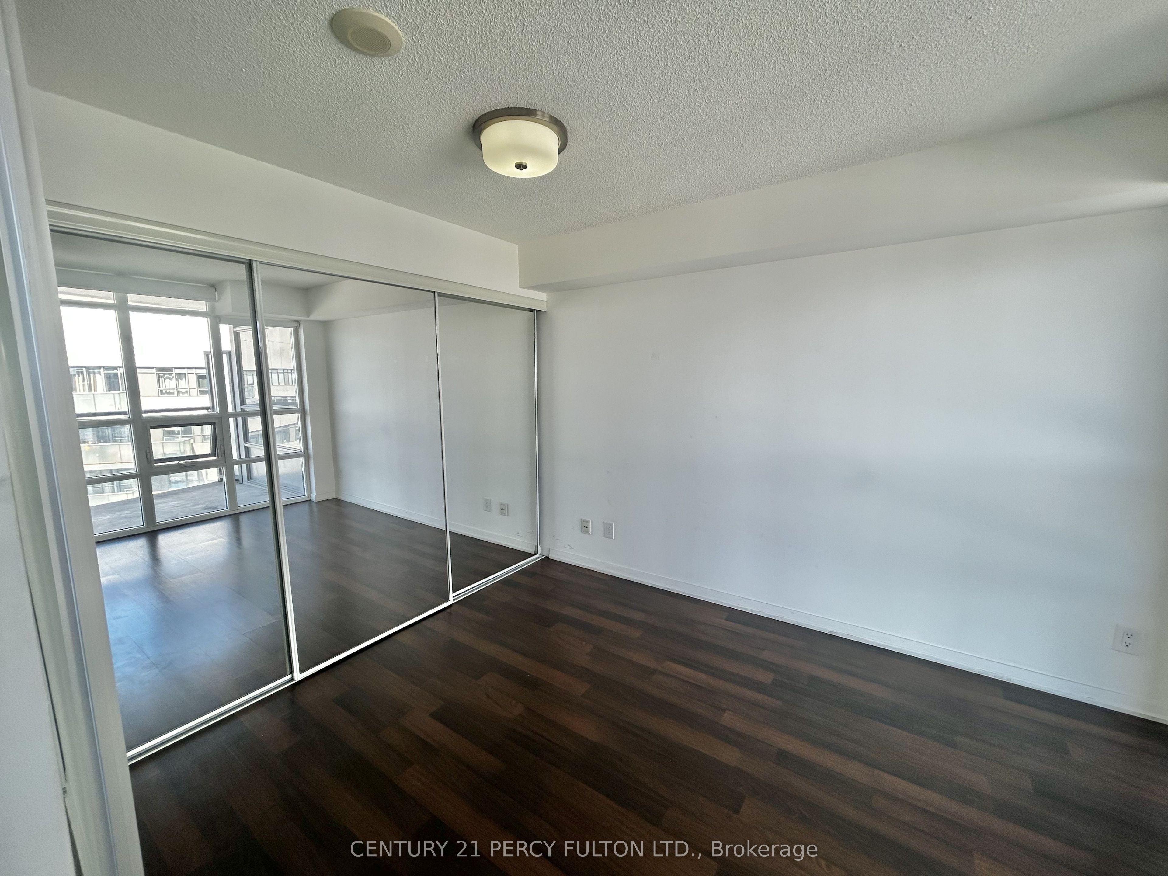 38 Joe Shuster Way 1405, Toronto, ON M6K 0A5 photo 3
