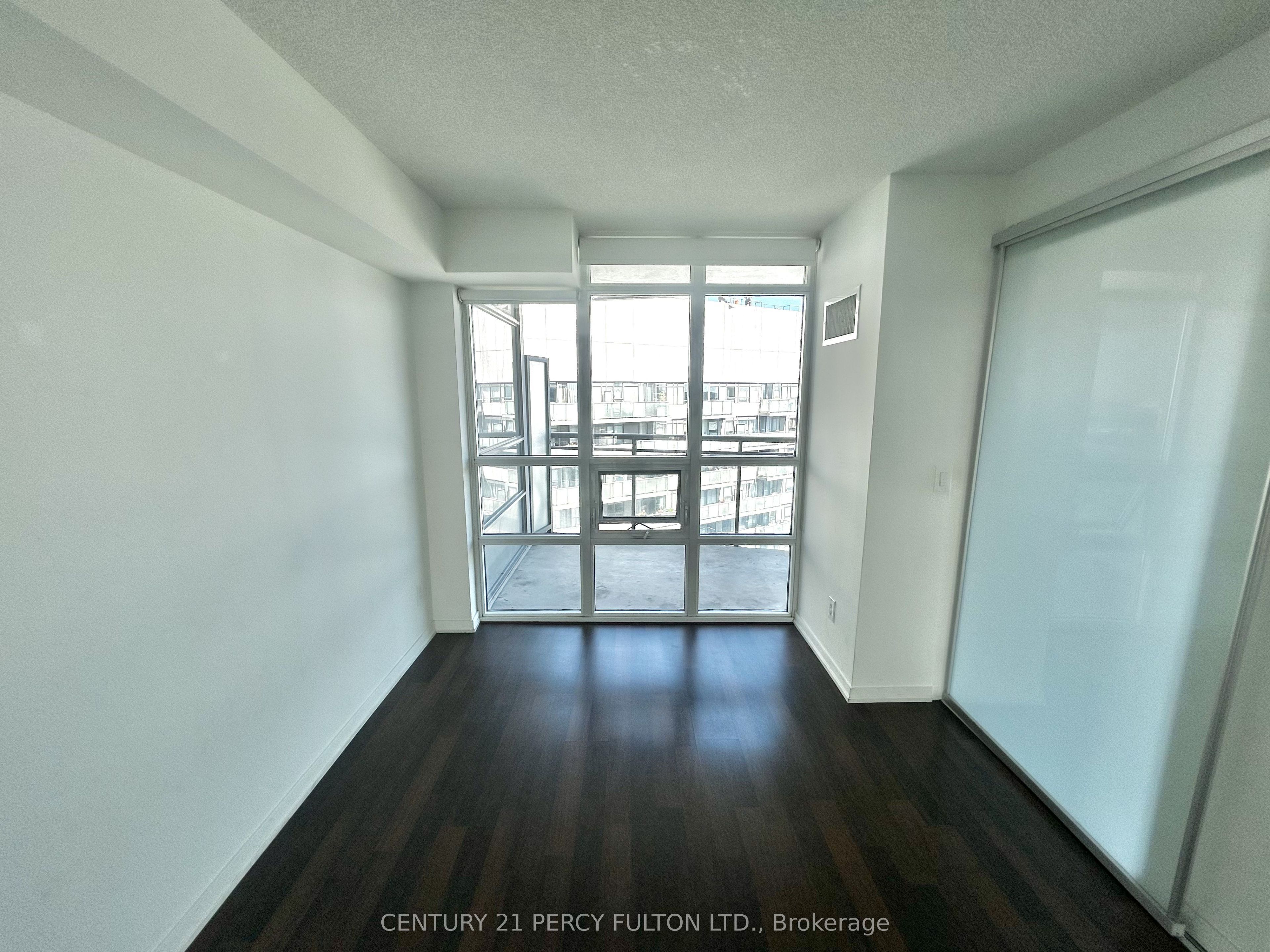 38 Joe Shuster Way 1405, Toronto, ON M6K 0A5 photo 5