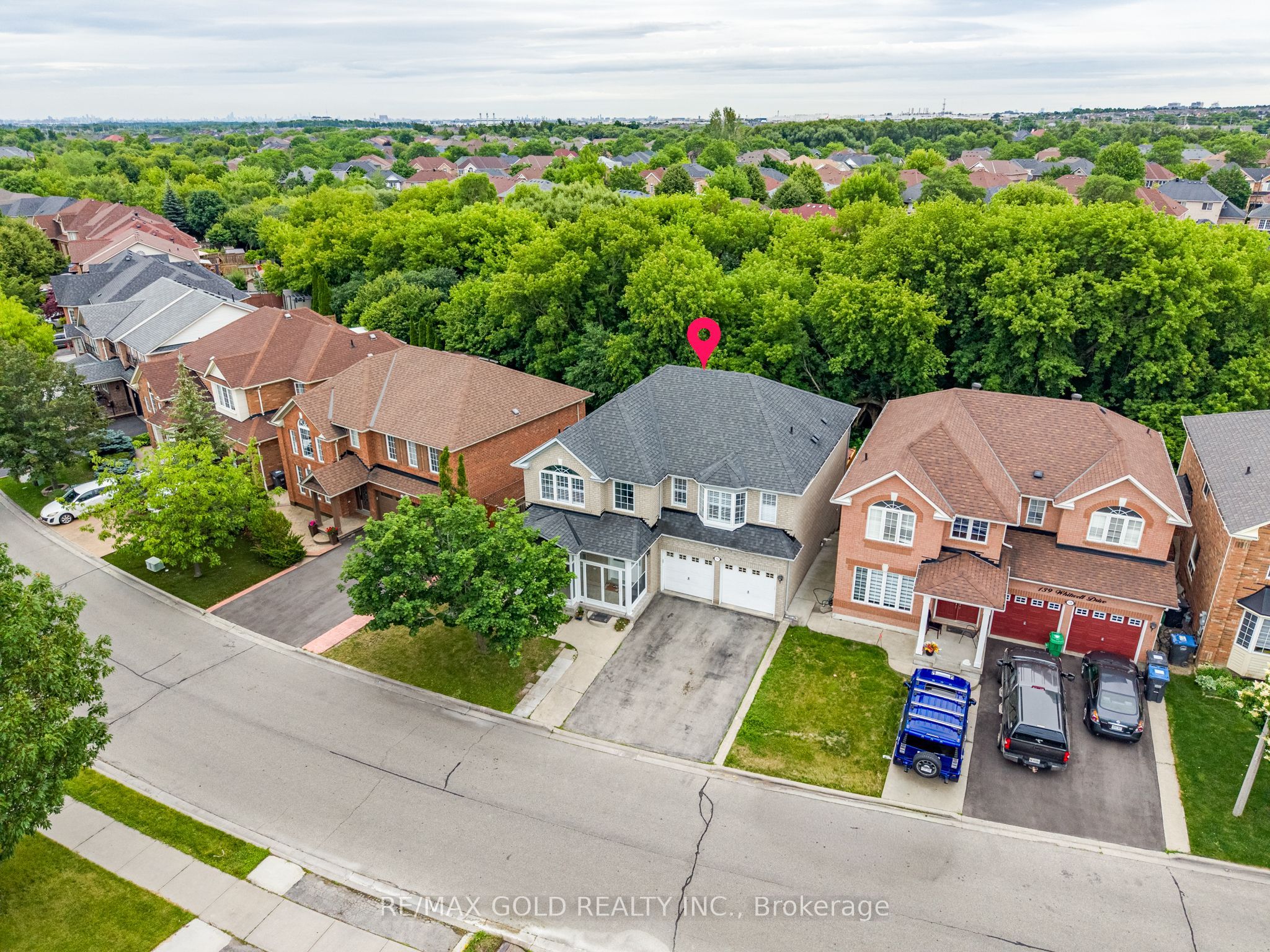 141 Whitwell Drive, Brampton, ON L6P 1L2 photo 2