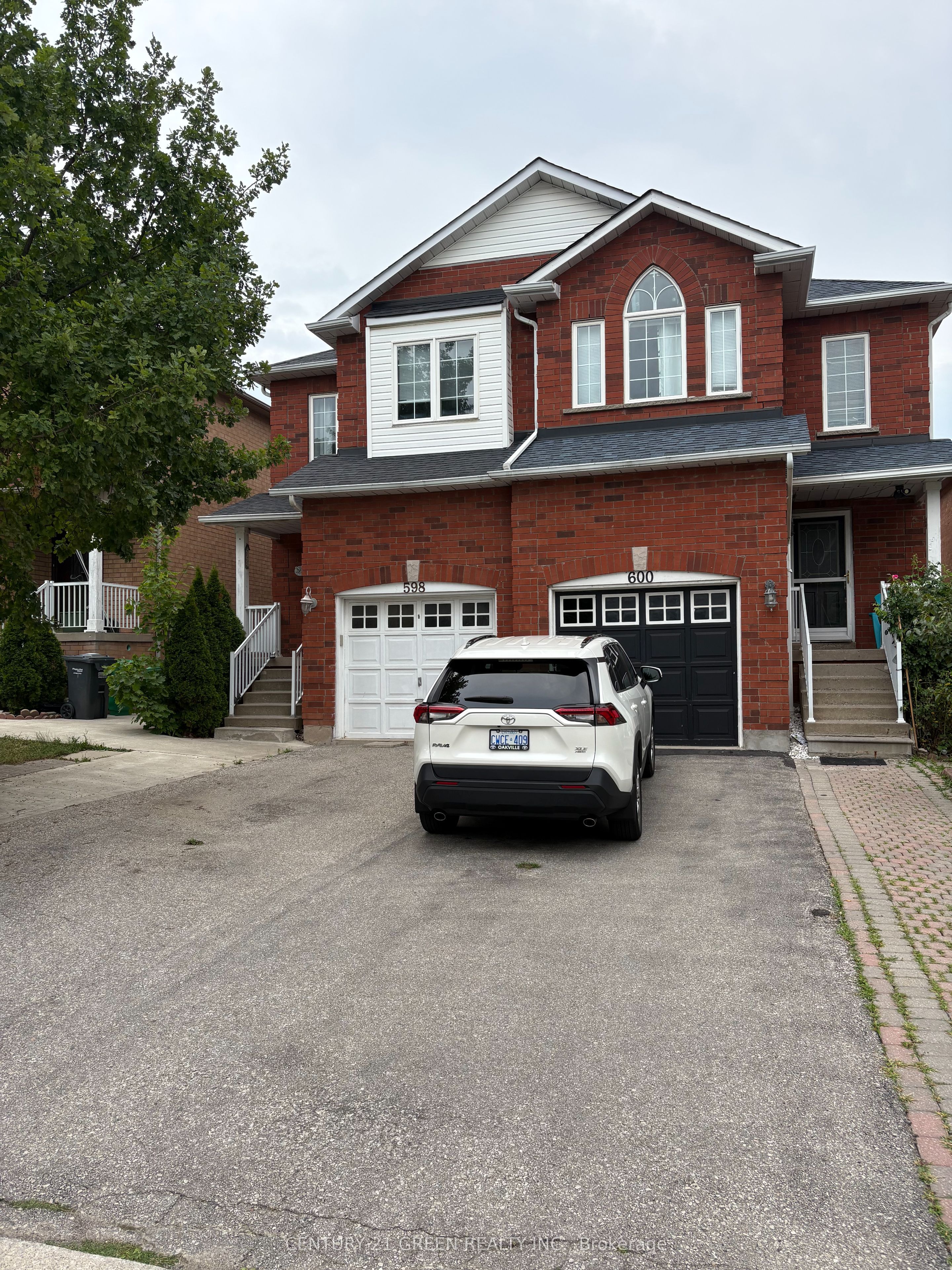 598 Dolly Bird Lane (Upper), Mississauga, ON L5W 1G7 photo 4