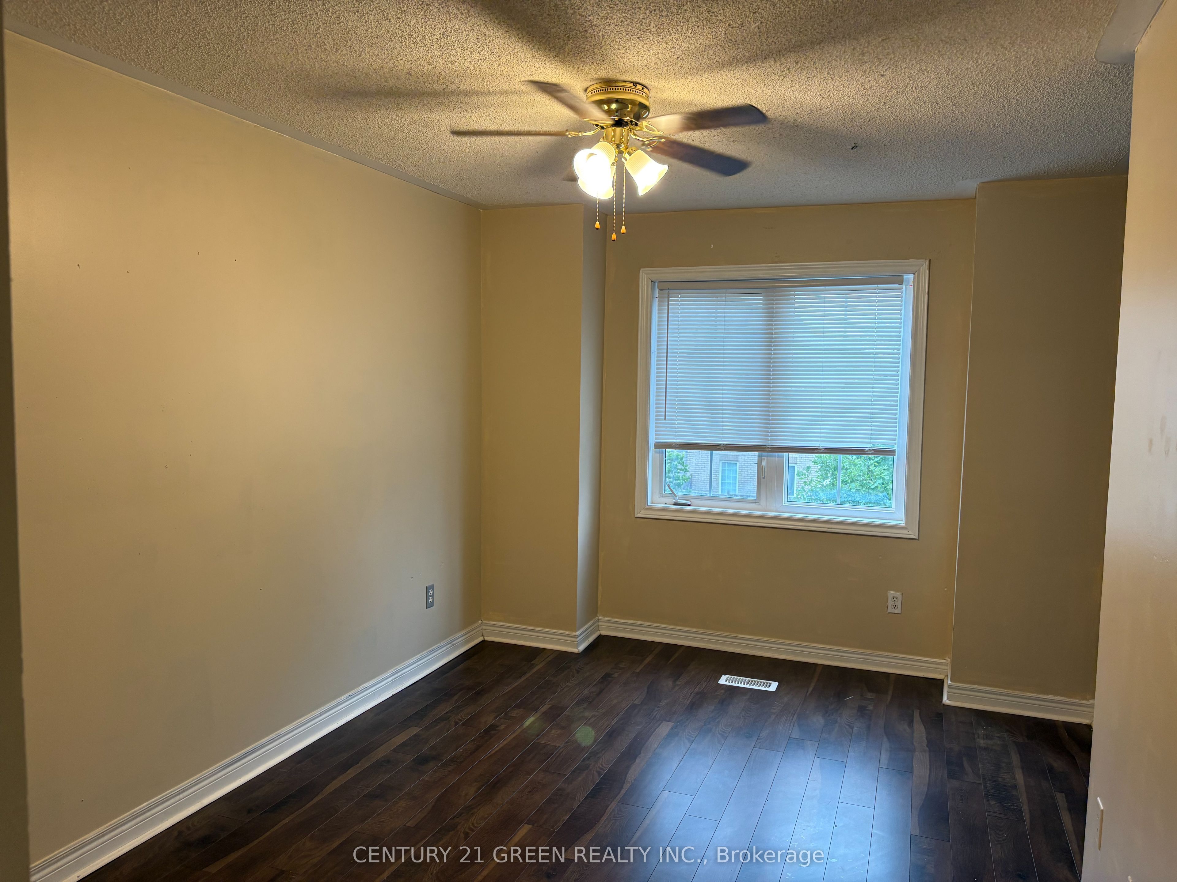 598 Dolly Bird Lane (Upper), Mississauga, ON L5W 1G7 photo 5