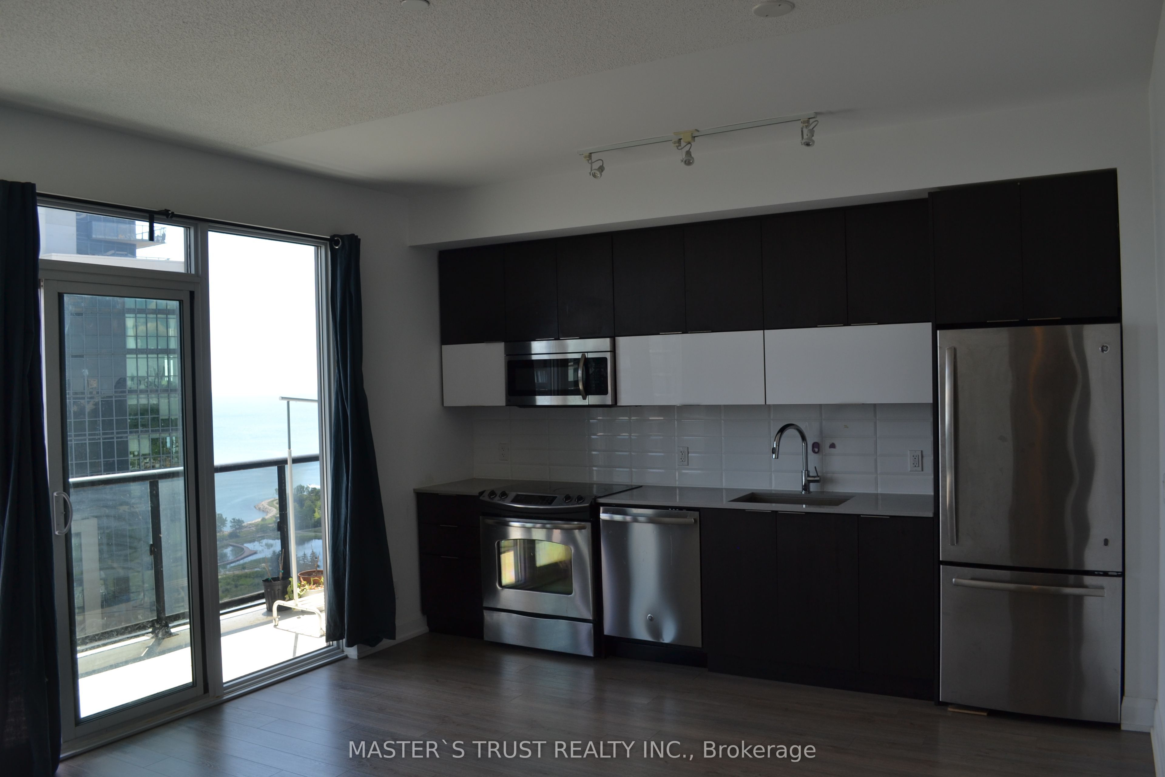 56 Annie Craig Drive 2902, Toronto, ON M8V 0C8 photo 2