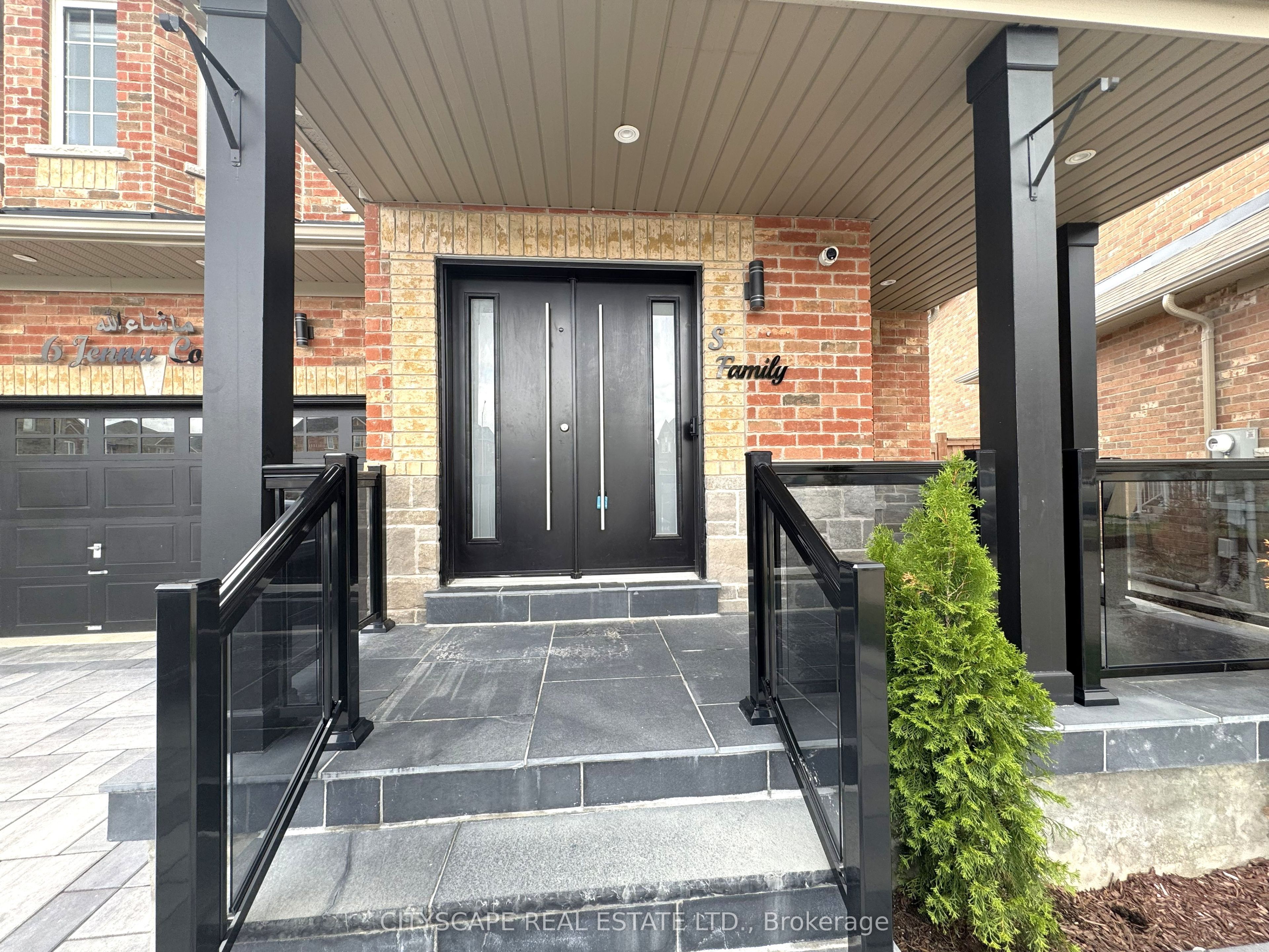 6 Jenna Court, Brampton, ON L6R 3P5 photo 4
