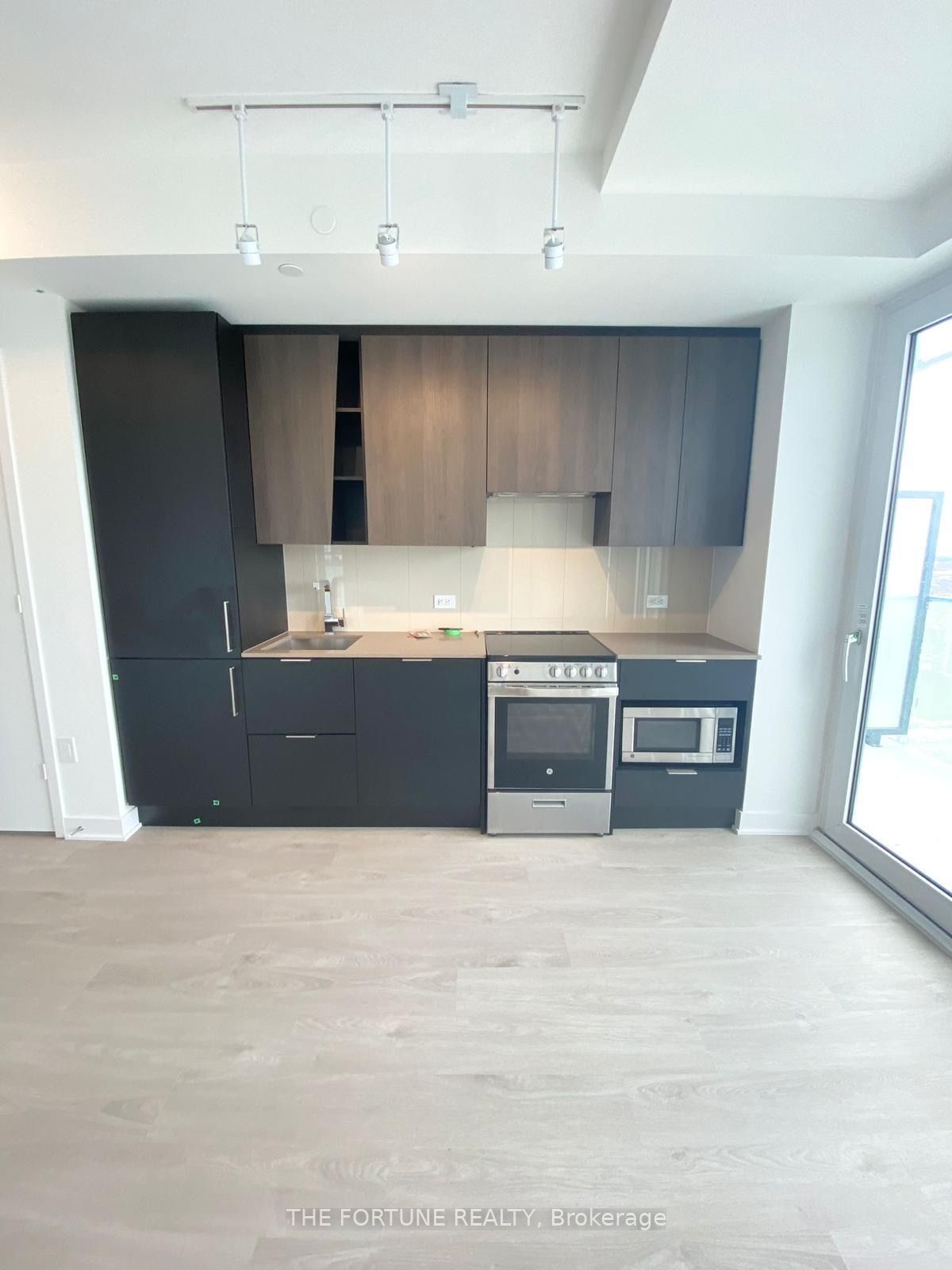 3900 Confederation Parkway 1709, Mississauga, ON L5B 0M3 photo 2