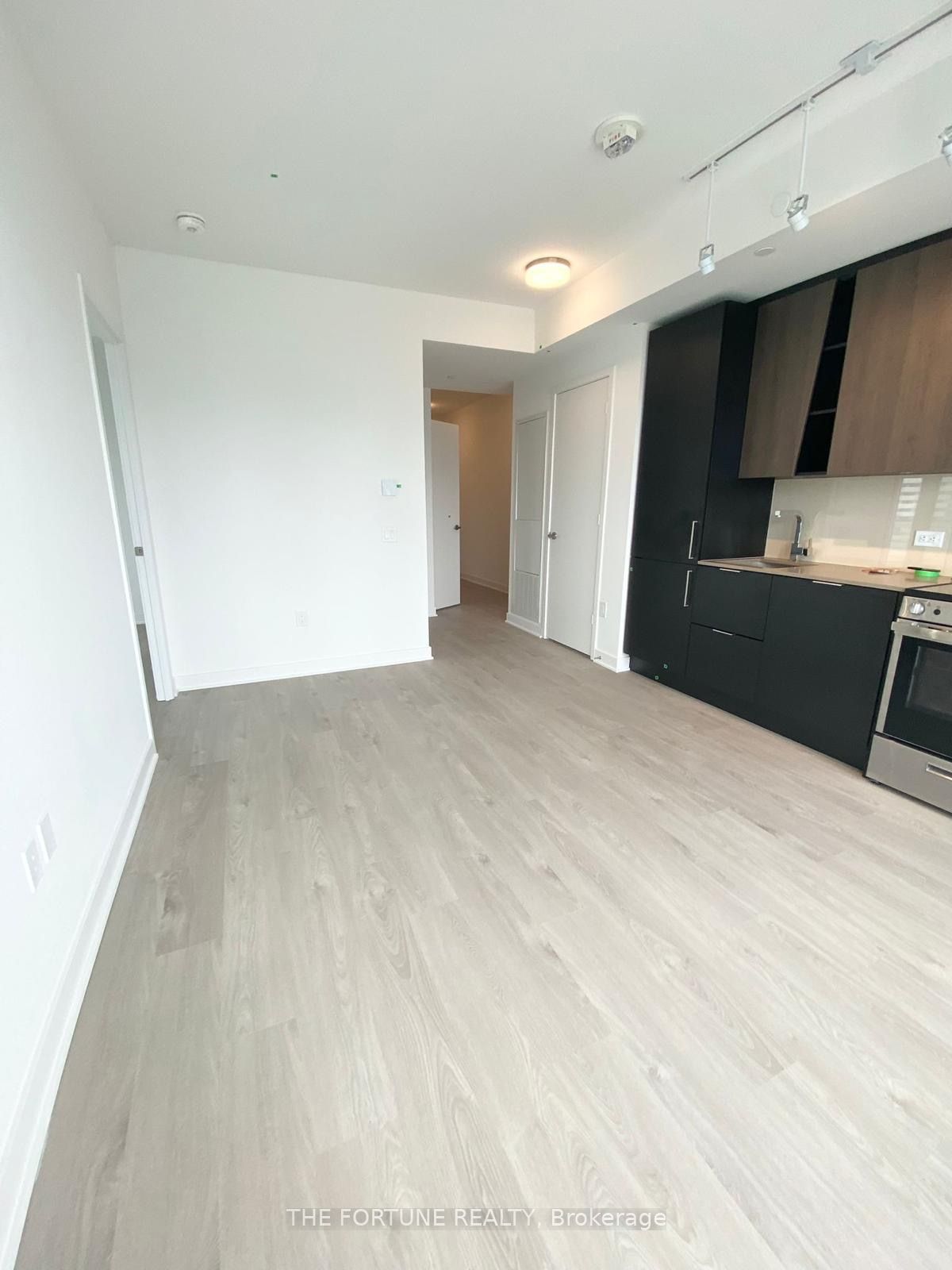 3900 Confederation Parkway 1709, Mississauga, ON L5B 0M3 photo 4
