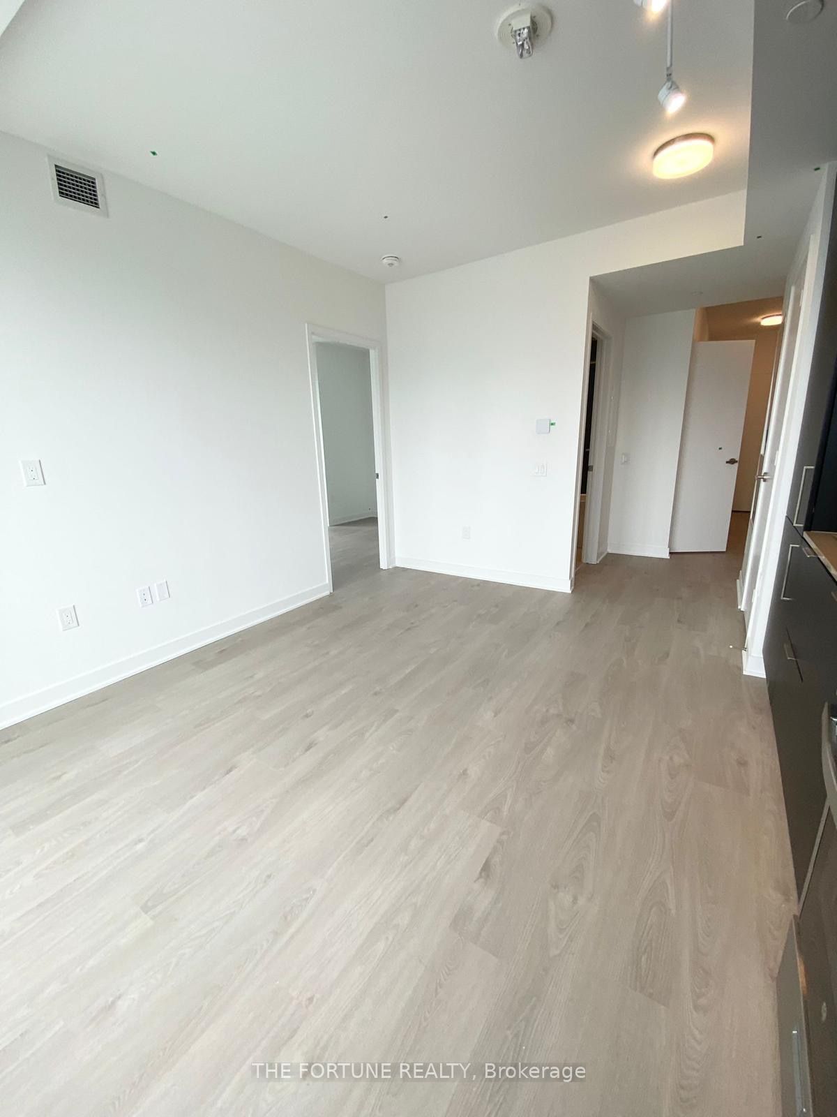 3900 Confederation Parkway 1709, Mississauga, ON L5B 0M3 photo 5