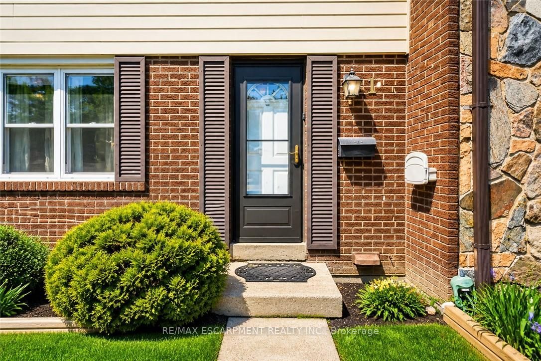 2825 Gananoque Drive 11, Mississauga, ON L5N 1V6 photo 2