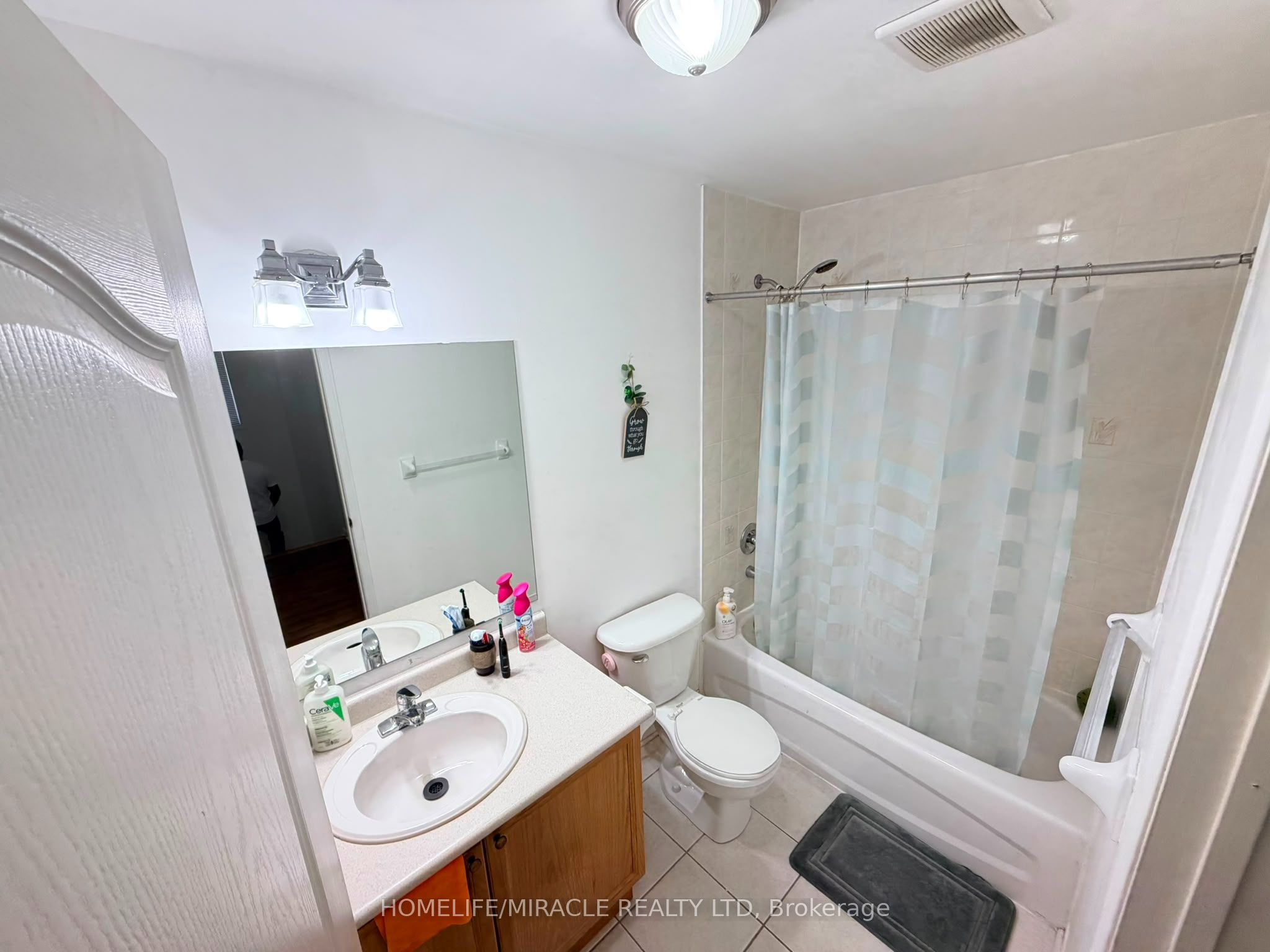 9 Farthingale Crescent, Brampton, ON L7A 1R3 photo 4